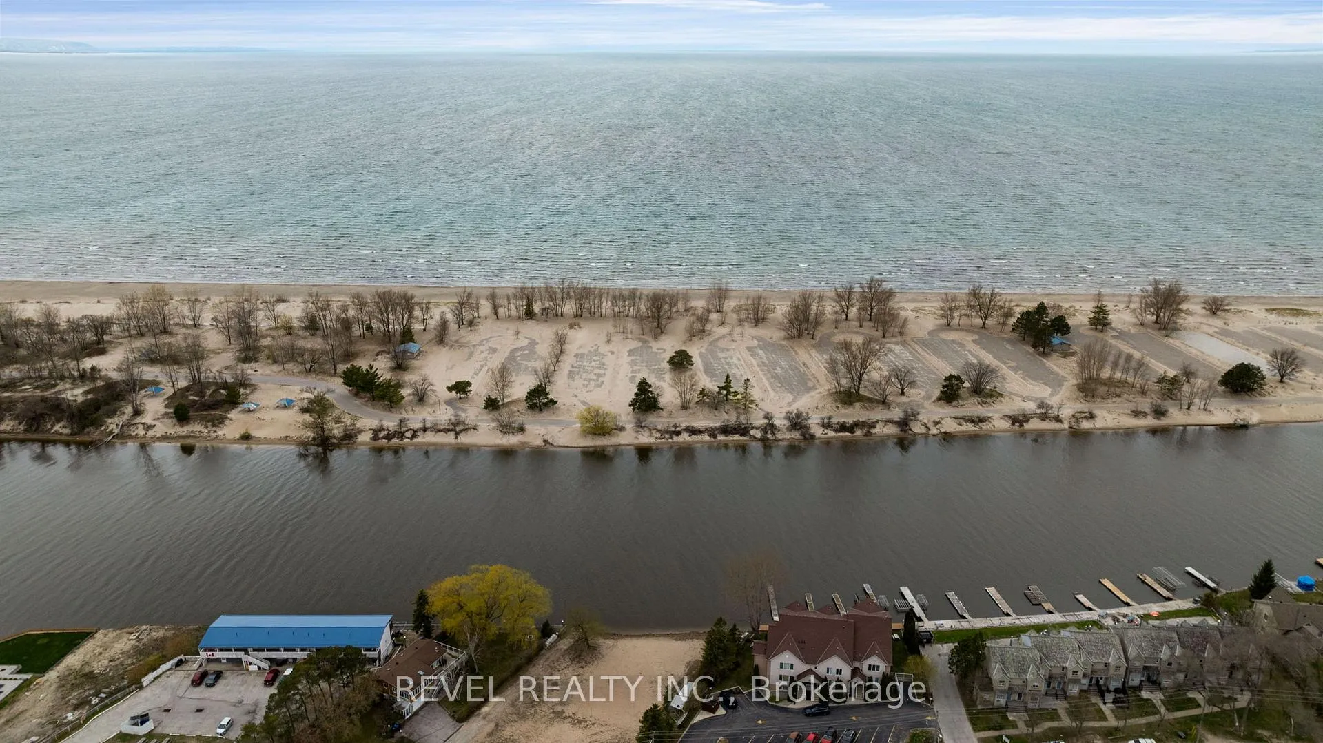 Photo 31 of 42 Sandy Coast Crescent, Wasaga Beach — HOMEH
