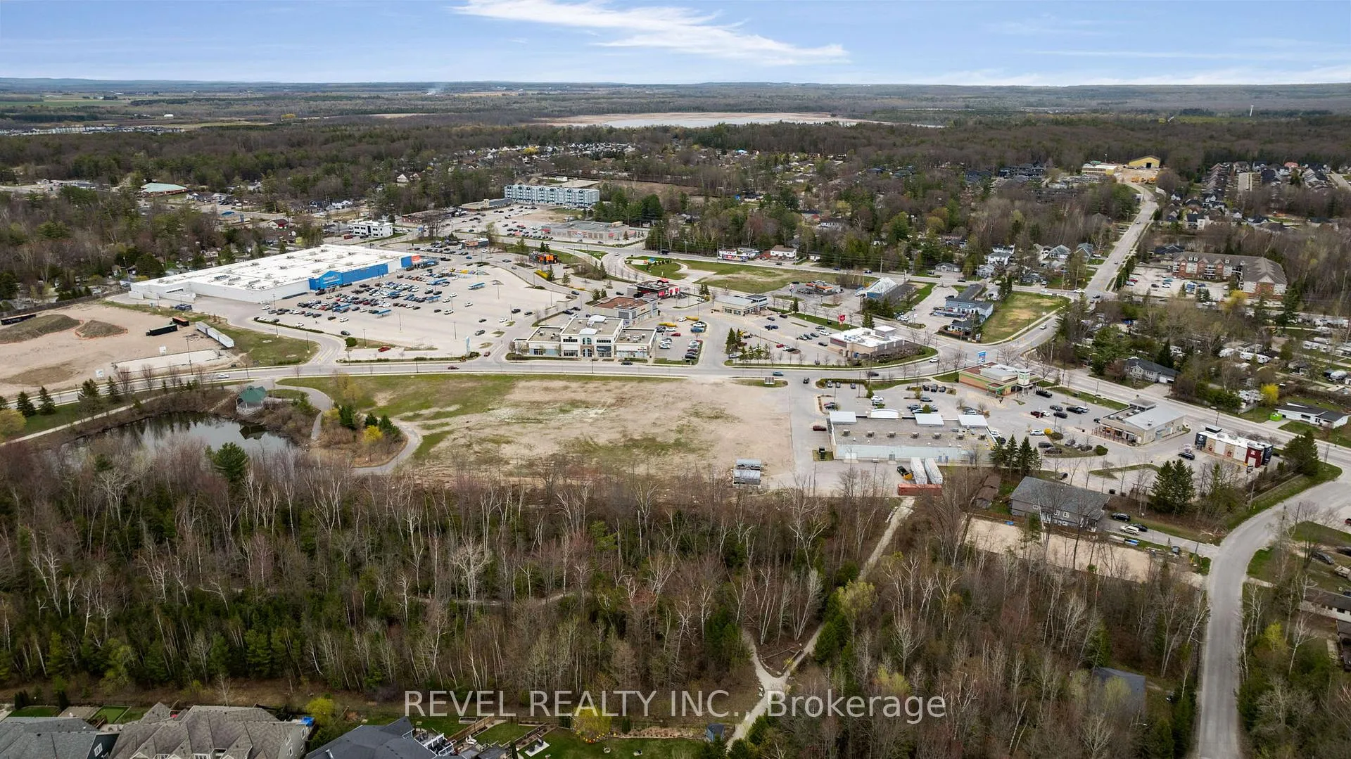 Photo 33 of 42 Sandy Coast Crescent, Wasaga Beach — HOMEH
