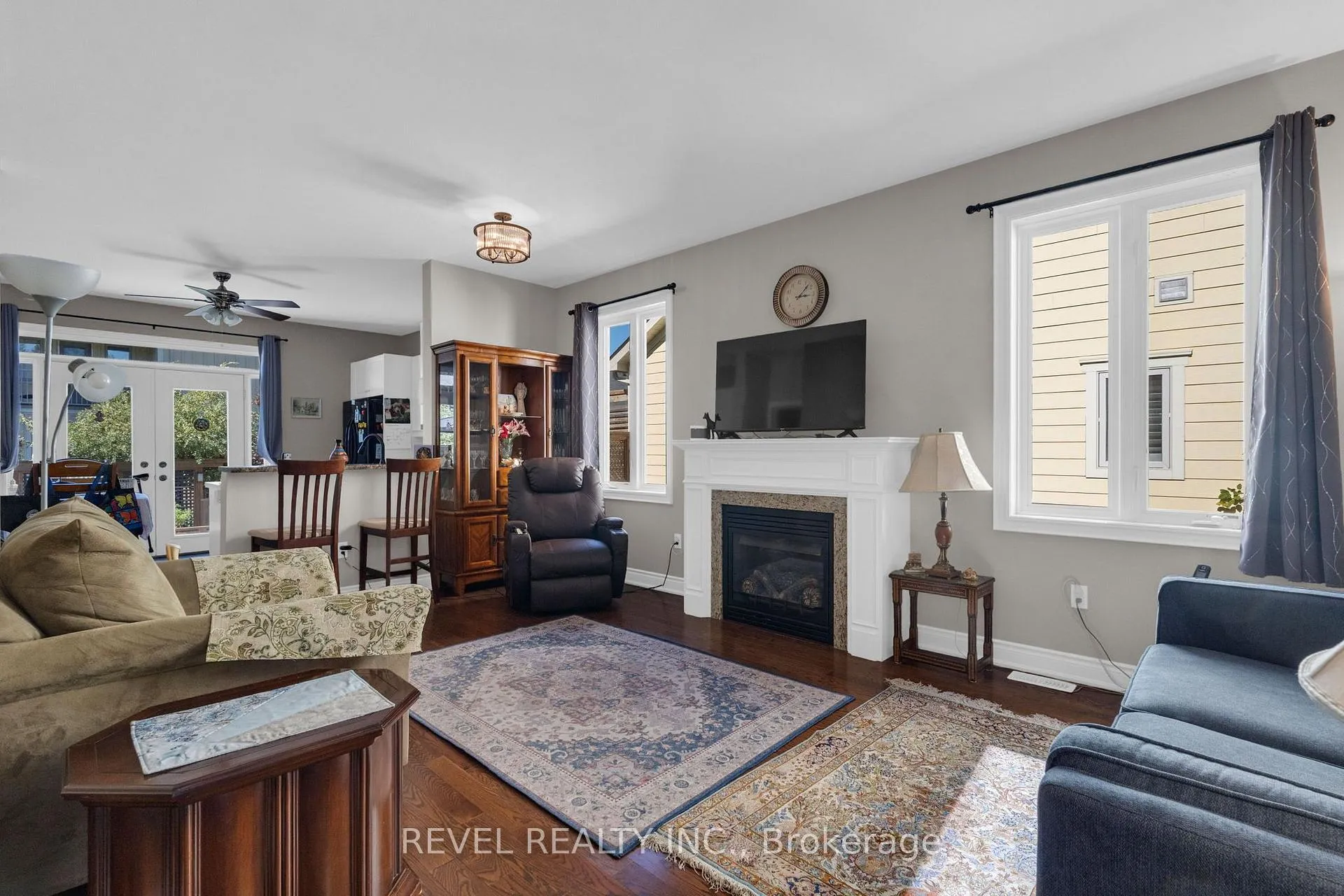 Photo 6 of 42 Sandy Coast Crescent, Wasaga Beach — HOMEH