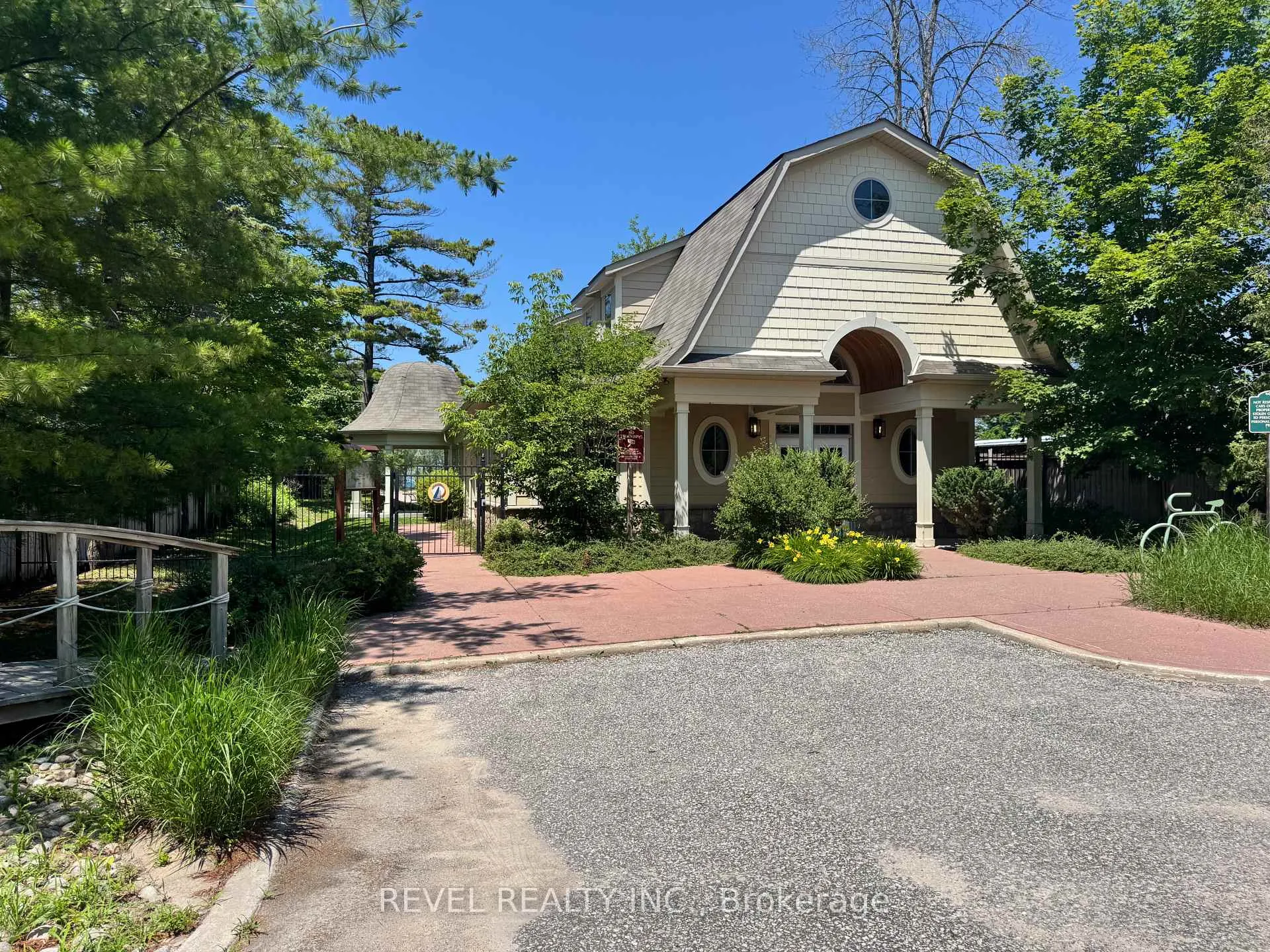 Photo 34 of 42 Sandy Coast Crescent, Wasaga Beach — HOMEH