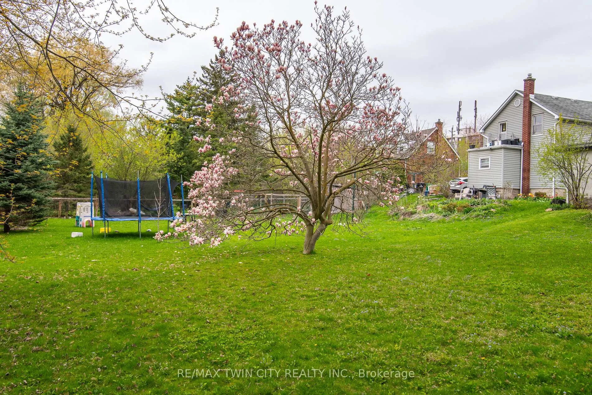 Photo 12 of 143 Bridgeport Road E, Waterloo — HOMEH