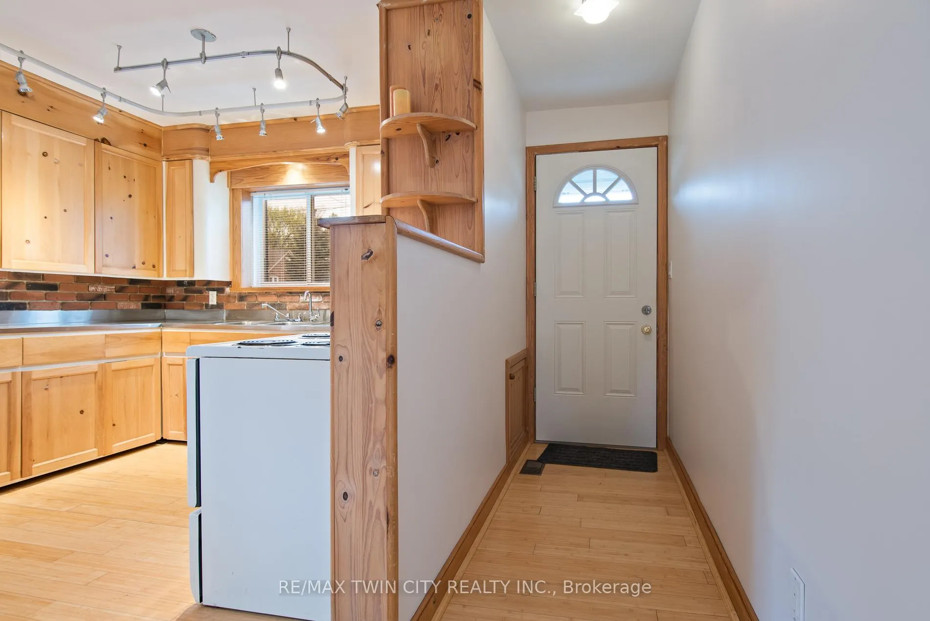 Photo 16 of 143 Bridgeport Road E, Waterloo — HOMEH