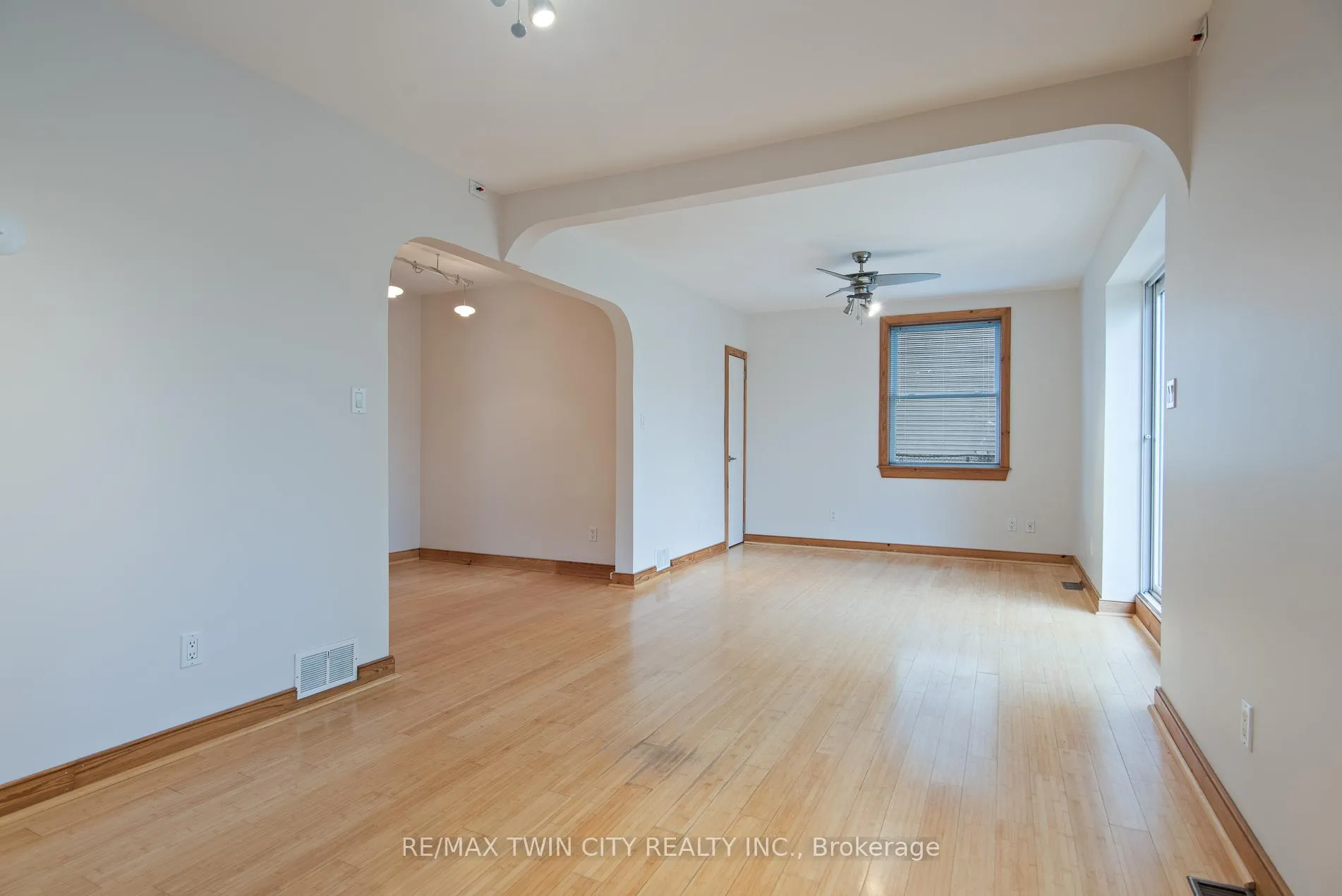 Photo 19 of 143 Bridgeport Road E, Waterloo — HOMEH