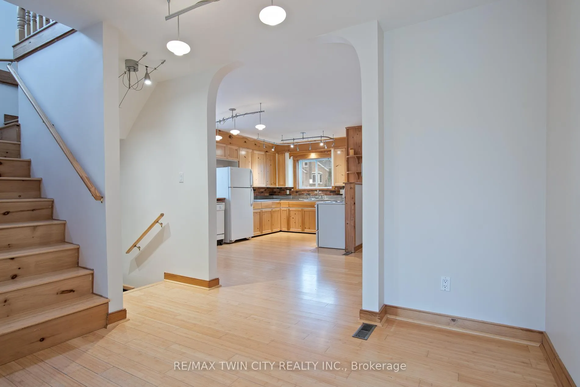 Photo 23 of 143 Bridgeport Road E, Waterloo — HOMEH