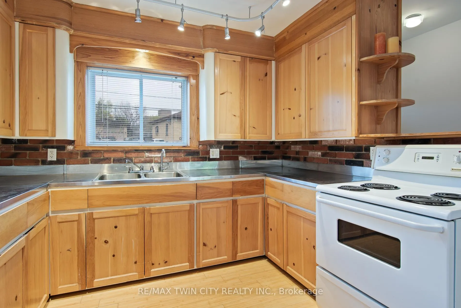 Photo 27 of 143 Bridgeport Road E, Waterloo — HOMEH