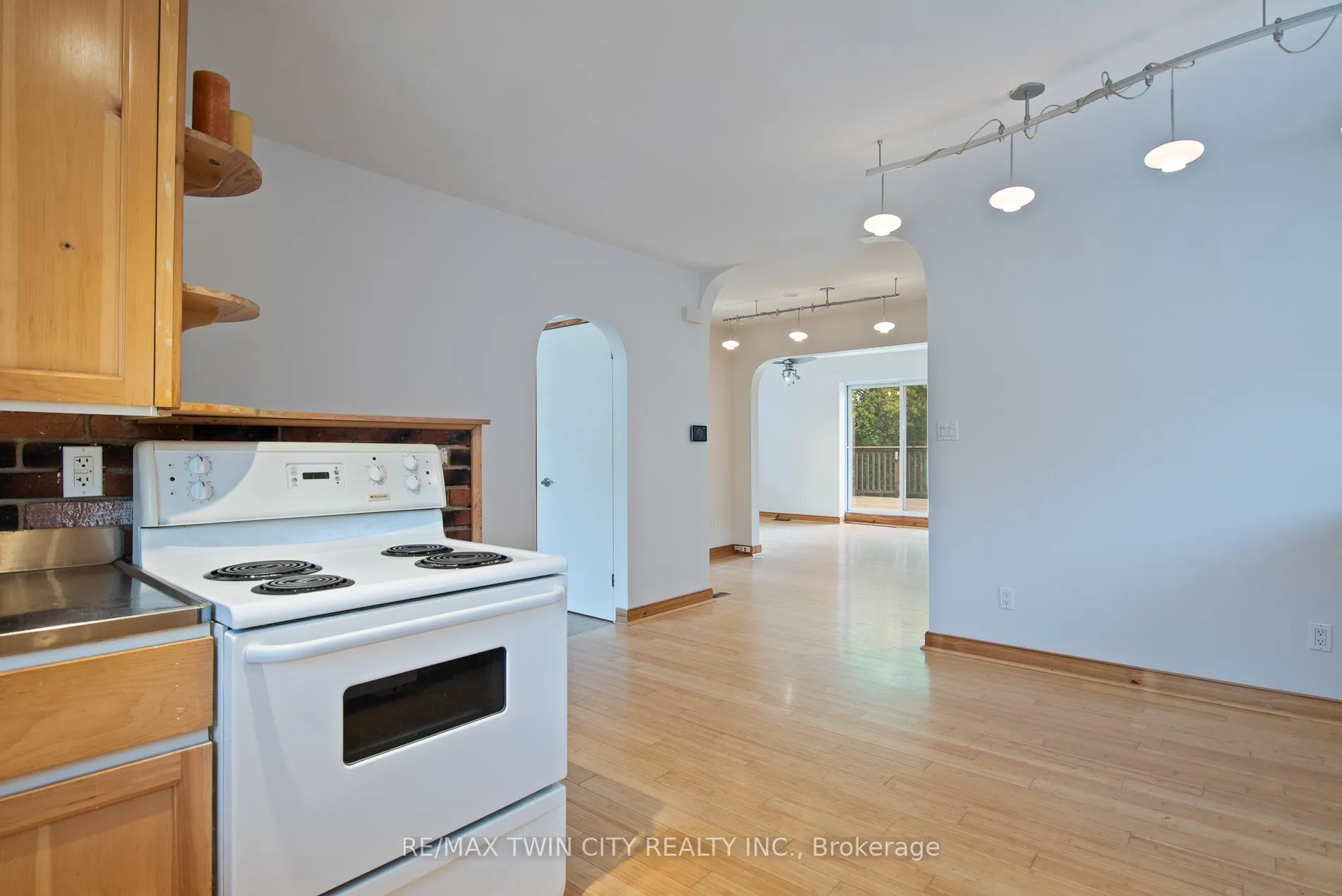 Photo 28 of 143 Bridgeport Road E, Waterloo — HOMEH