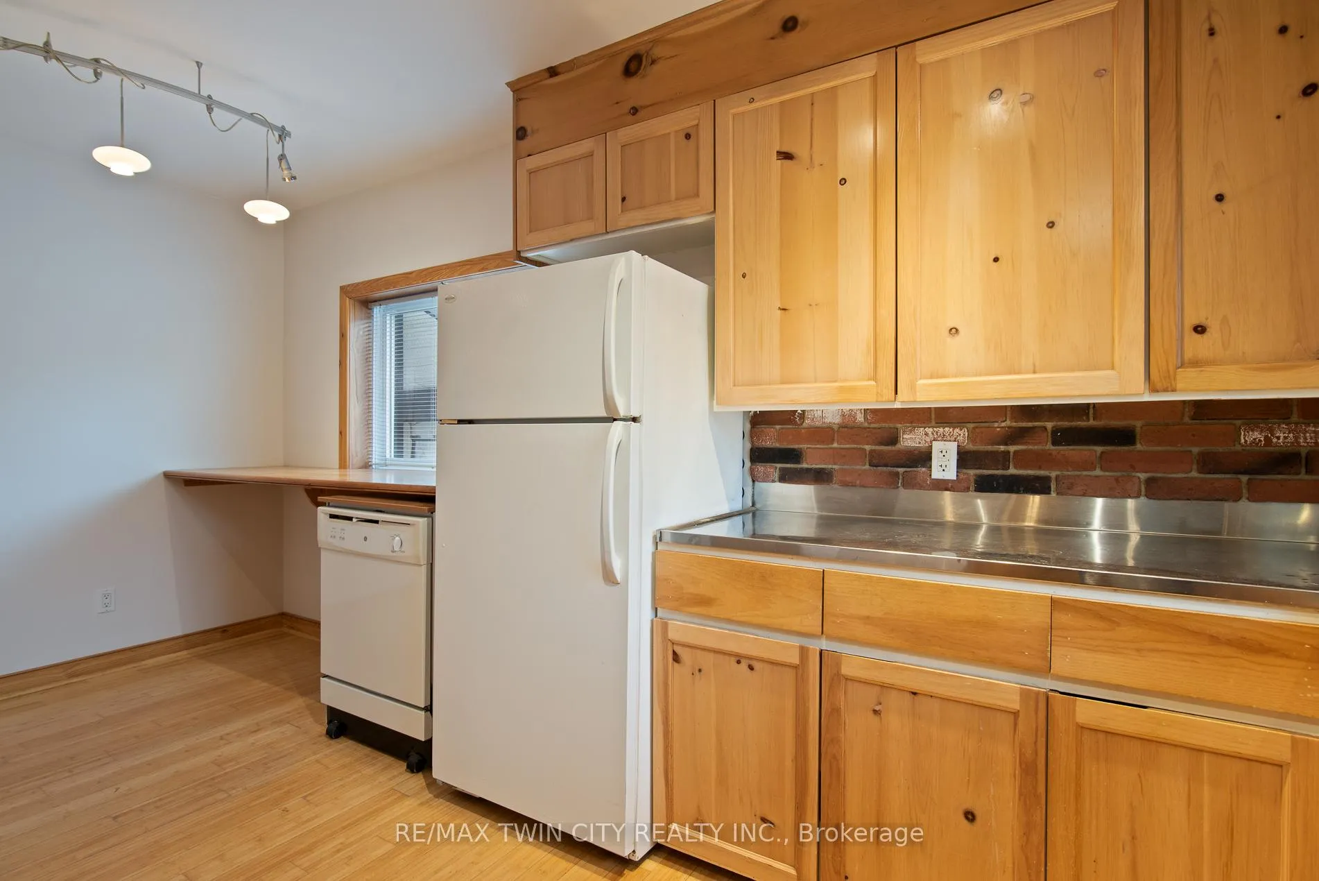 Photo 29 of 143 Bridgeport Road E, Waterloo — HOMEH