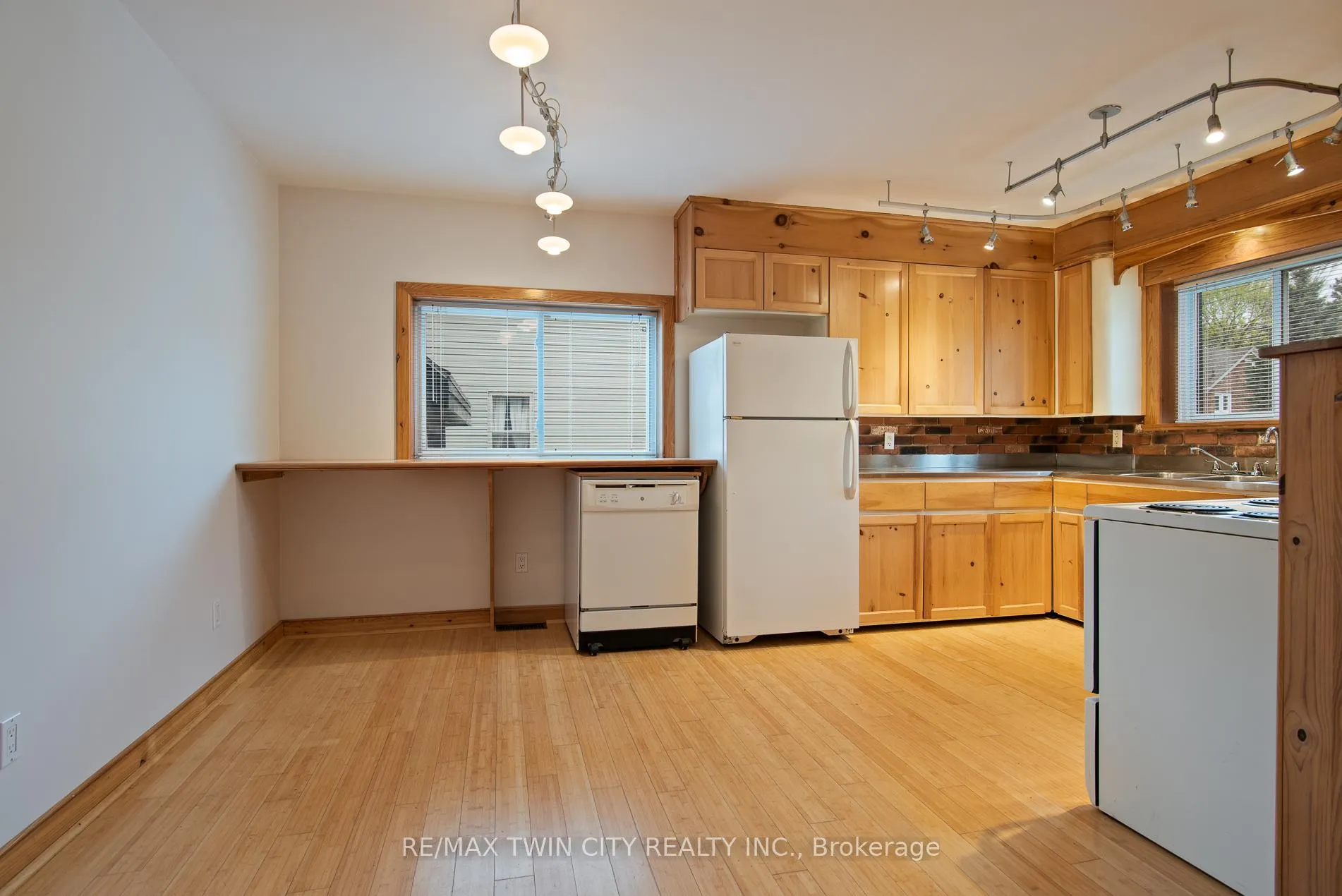 Photo 30 of 143 Bridgeport Road E, Waterloo — HOMEH