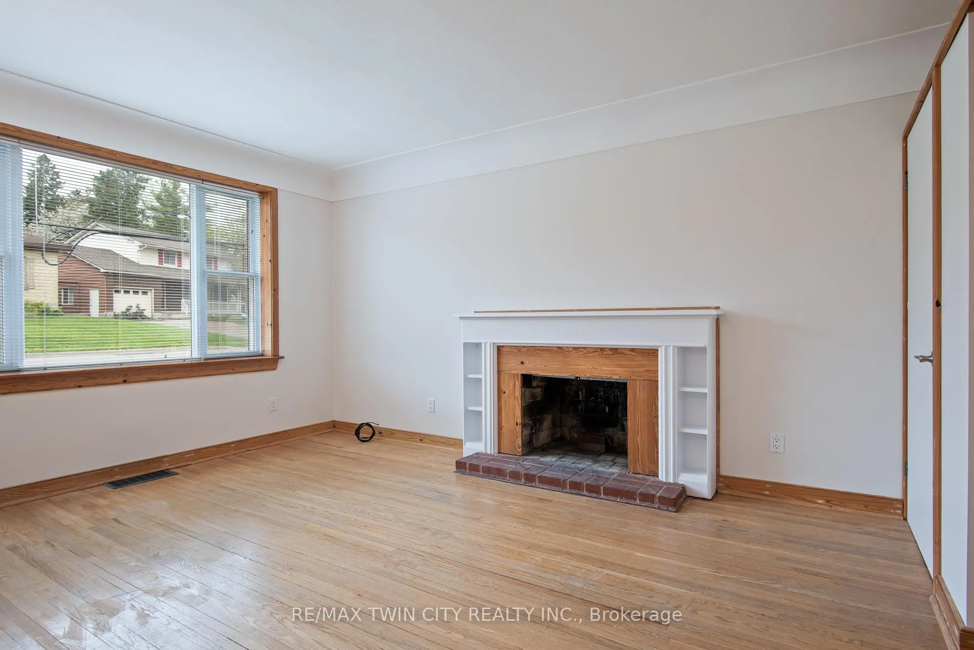 Photo 31 of 143 Bridgeport Road E, Waterloo — HOMEH