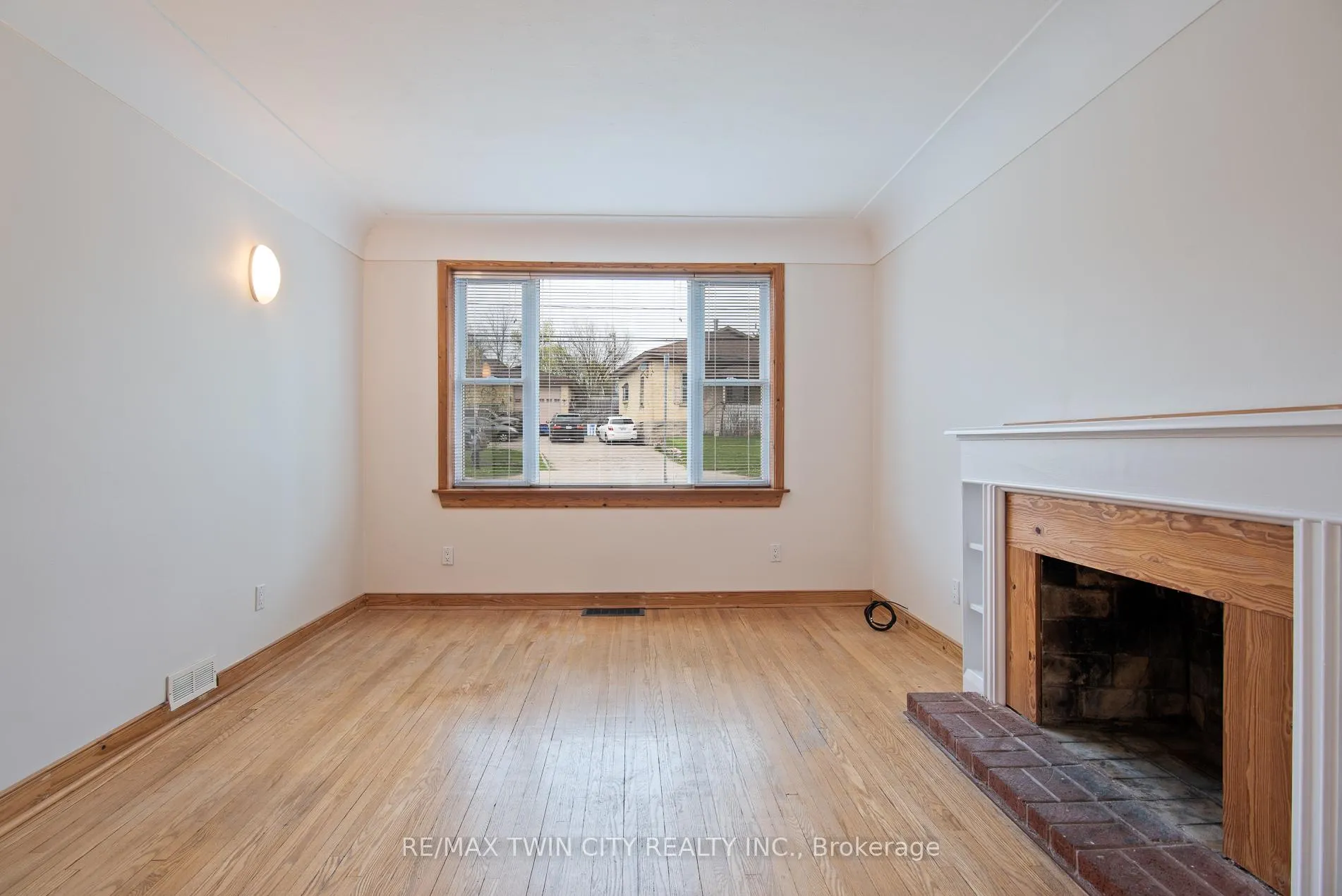 Photo 32 of 143 Bridgeport Road E, Waterloo — HOMEH