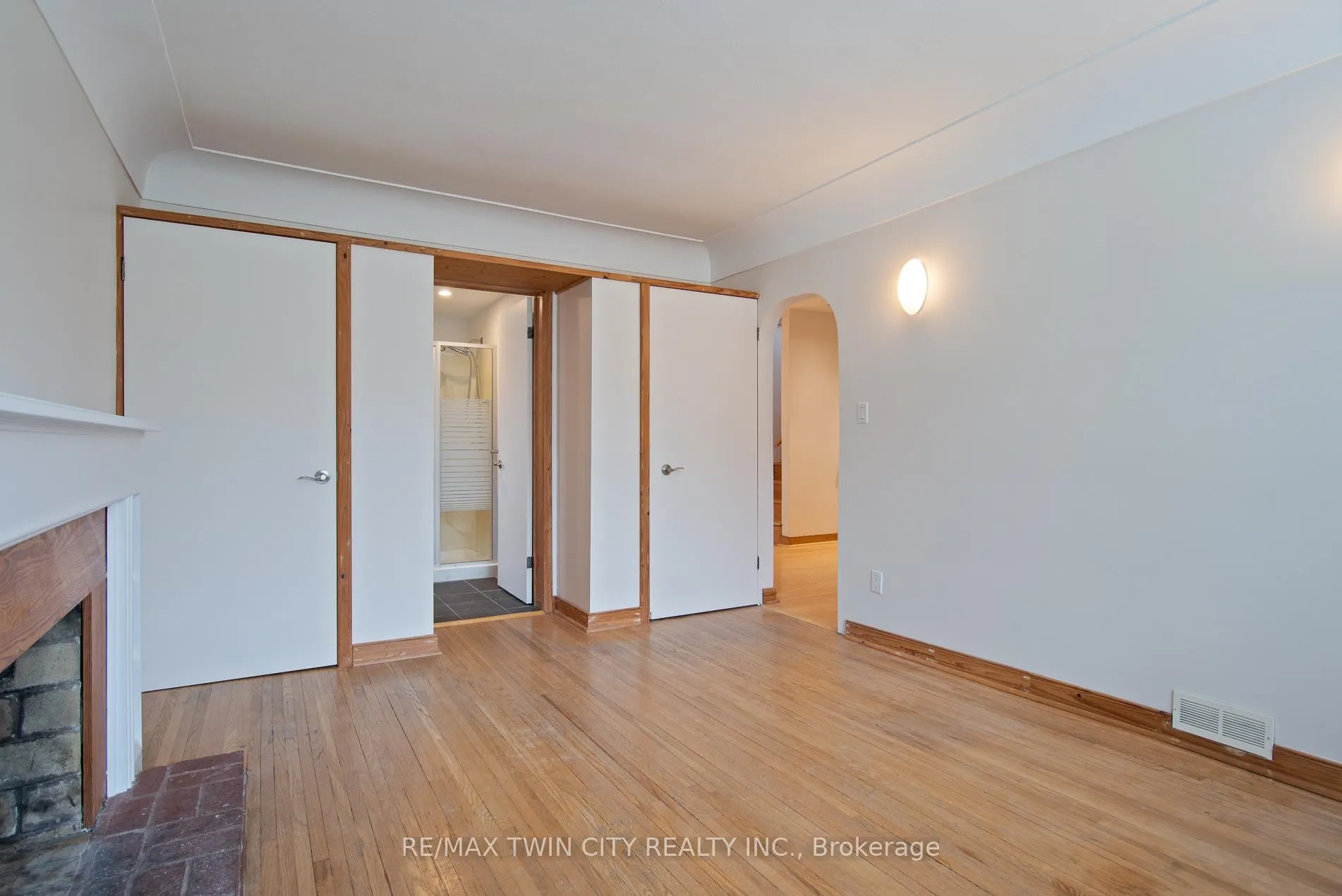 Photo 34 of 143 Bridgeport Road E, Waterloo — HOMEH