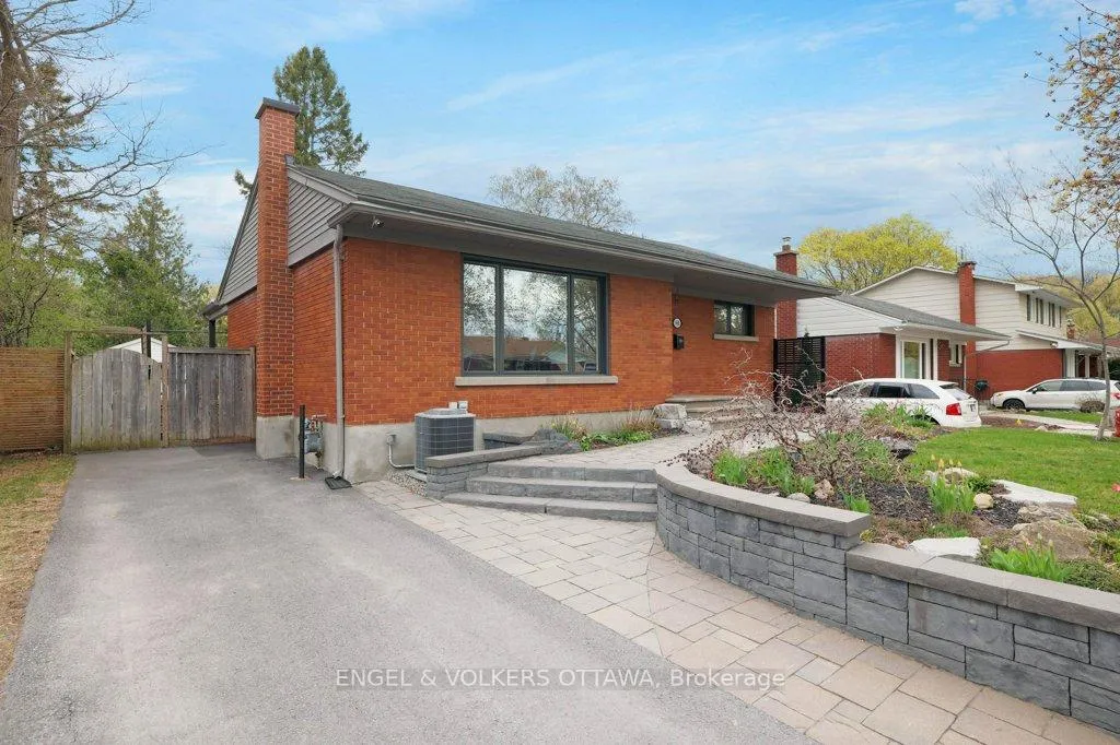 Photo 3 of 968 Arkell Street, Ottawa, Queensway Terrace North — HOMEH