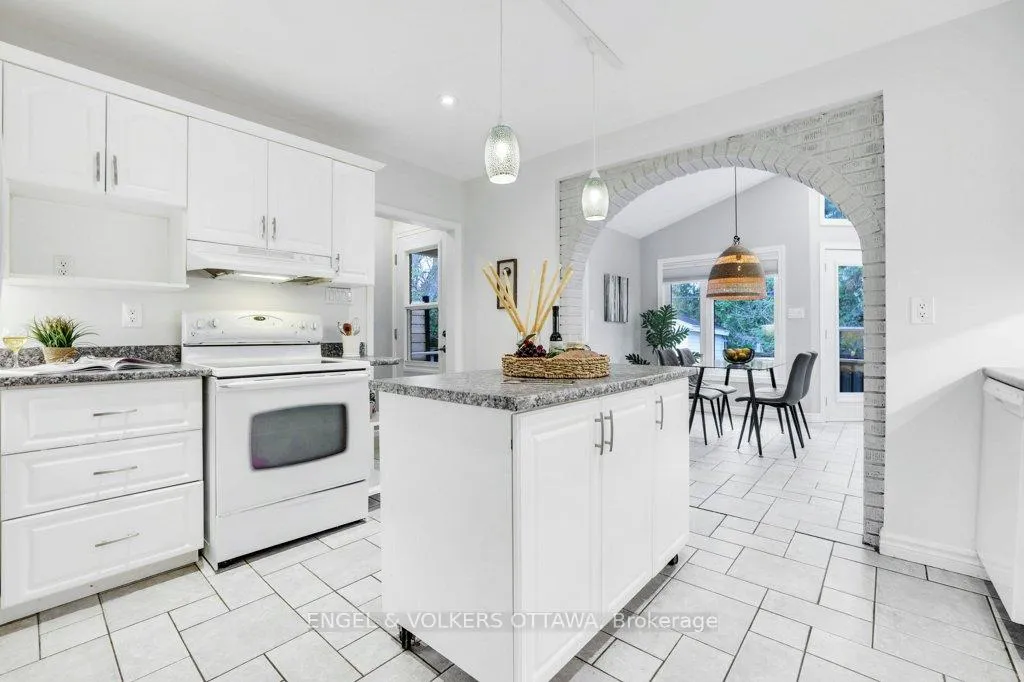 Photo 12 of 968 Arkell Street, Ottawa, Queensway Terrace North — HOMEH