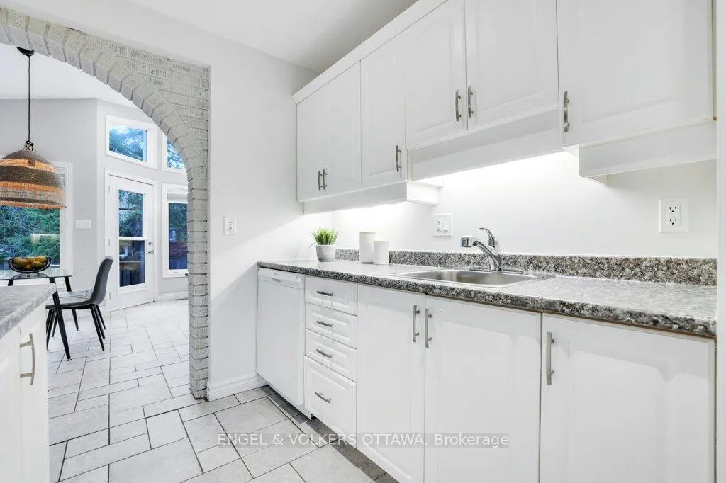 Photo 13 of 968 Arkell Street, Ottawa, Queensway Terrace North — HOMEH