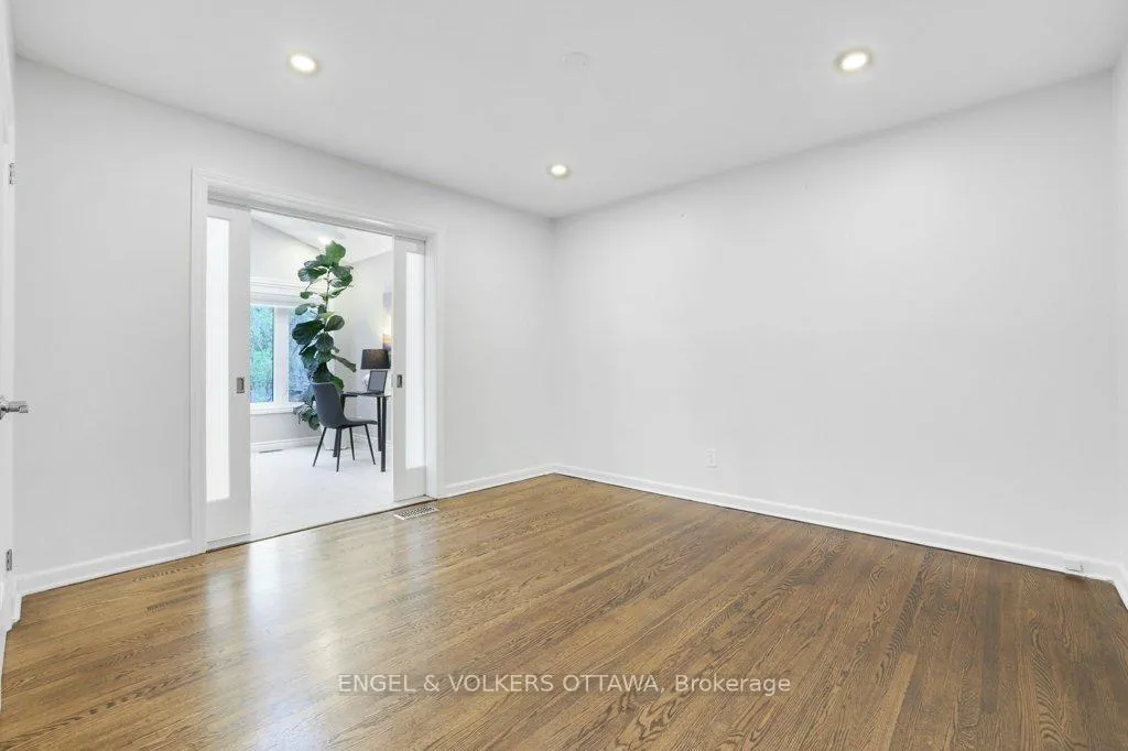 Photo 23 of 968 Arkell Street, Ottawa, Queensway Terrace North — HOMEH