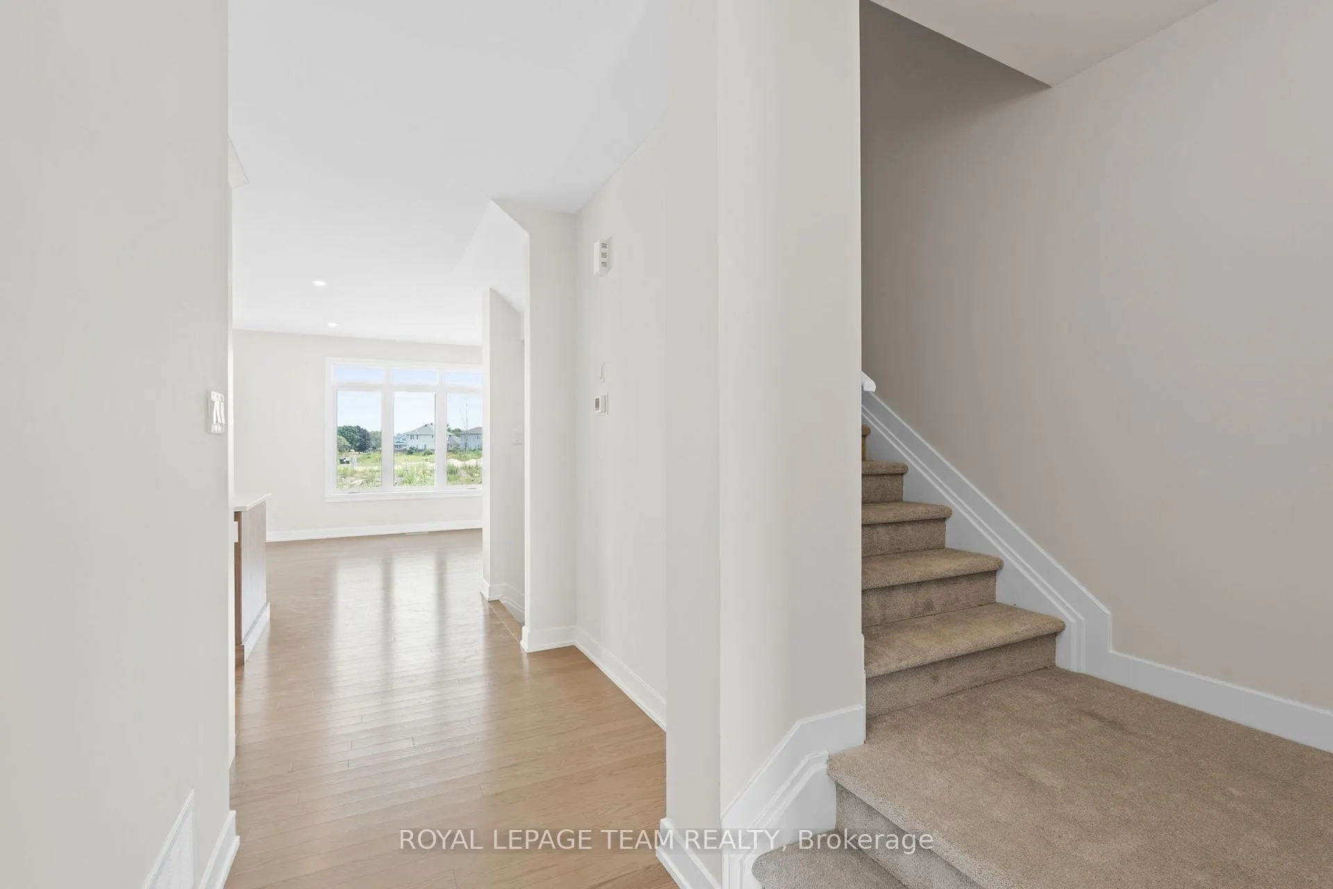 Photo 6 of 1027 Moore Street, Brockville — HOMEH