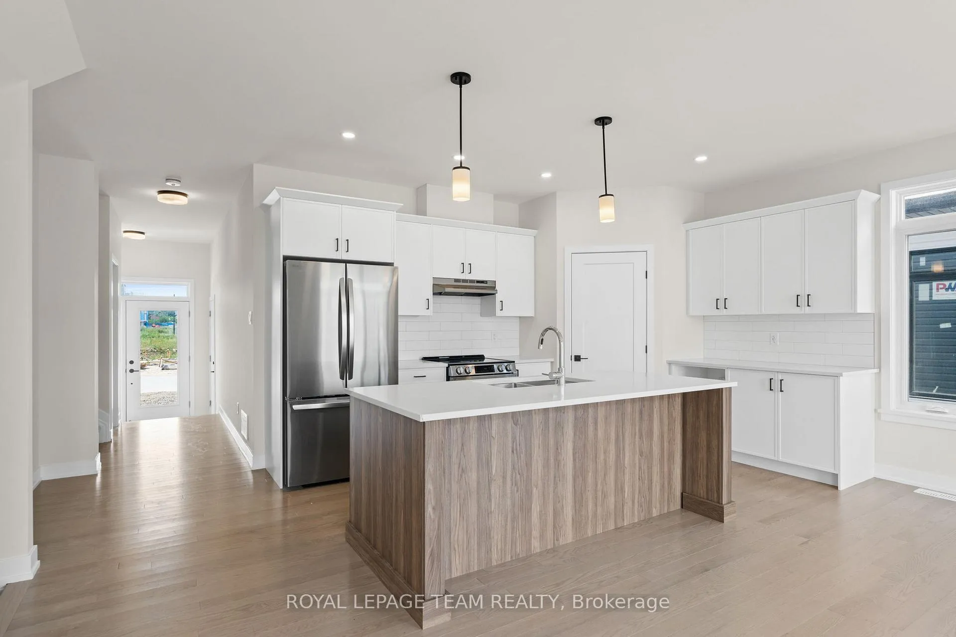 Photo 8 of 1027 Moore Street, Brockville — HOMEH