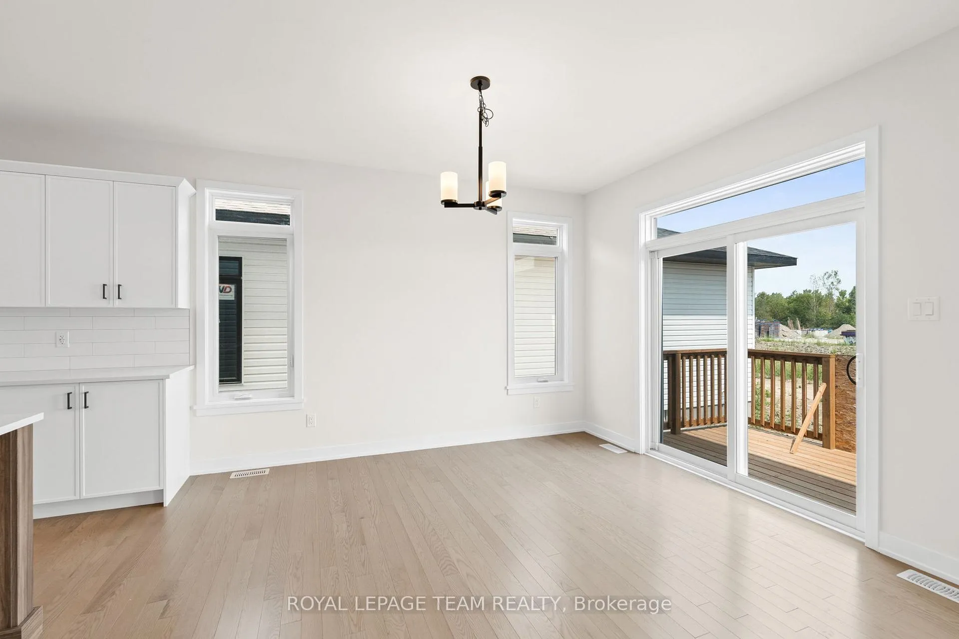 Photo 17 of 1027 Moore Street, Brockville — HOMEH