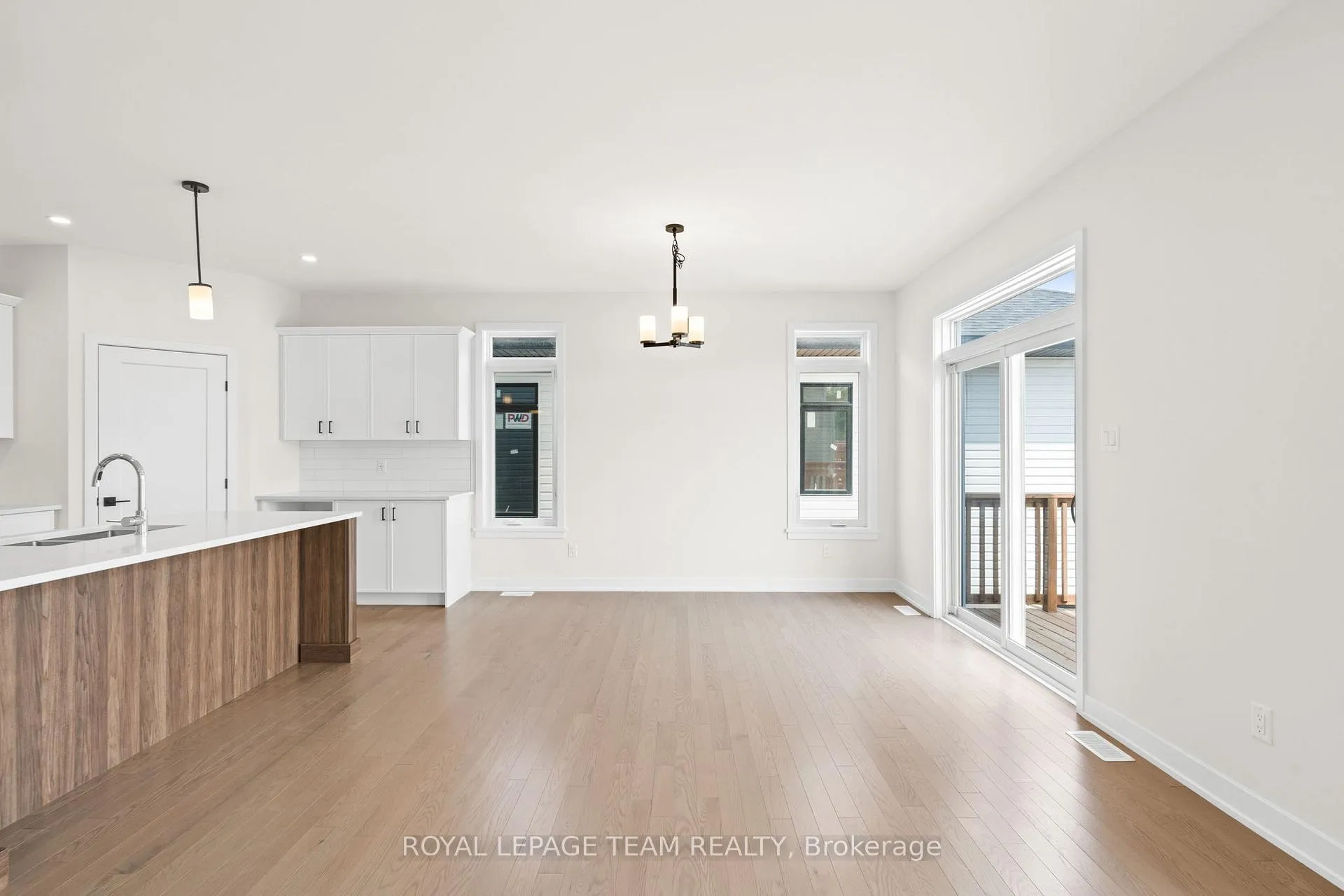 Photo 18 of 1027 Moore Street, Brockville — HOMEH