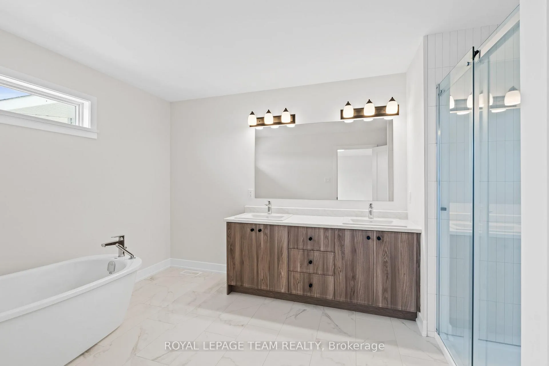 Photo 24 of 1027 Moore Street, Brockville — HOMEH
