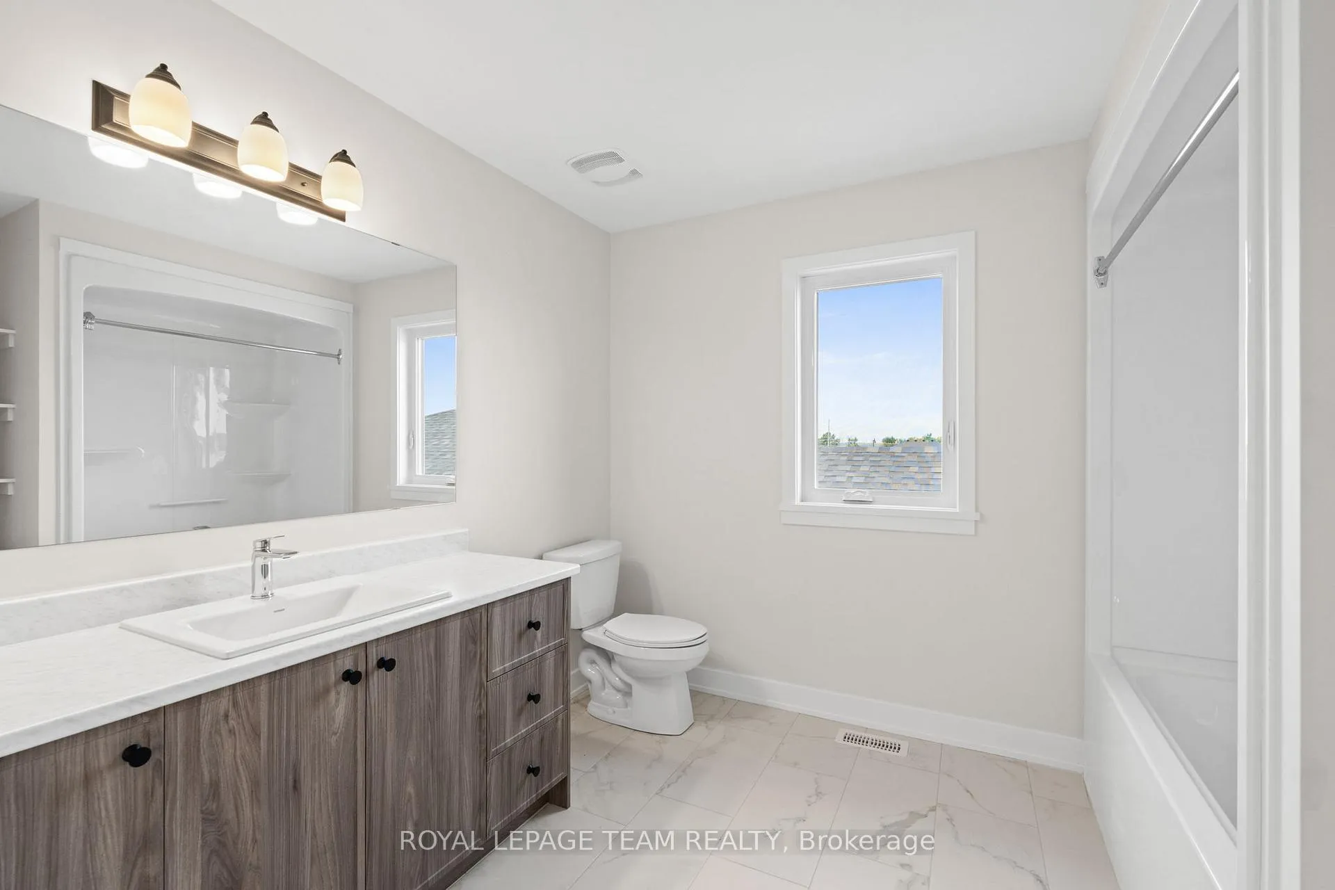 Photo 27 of 1027 Moore Street, Brockville — HOMEH