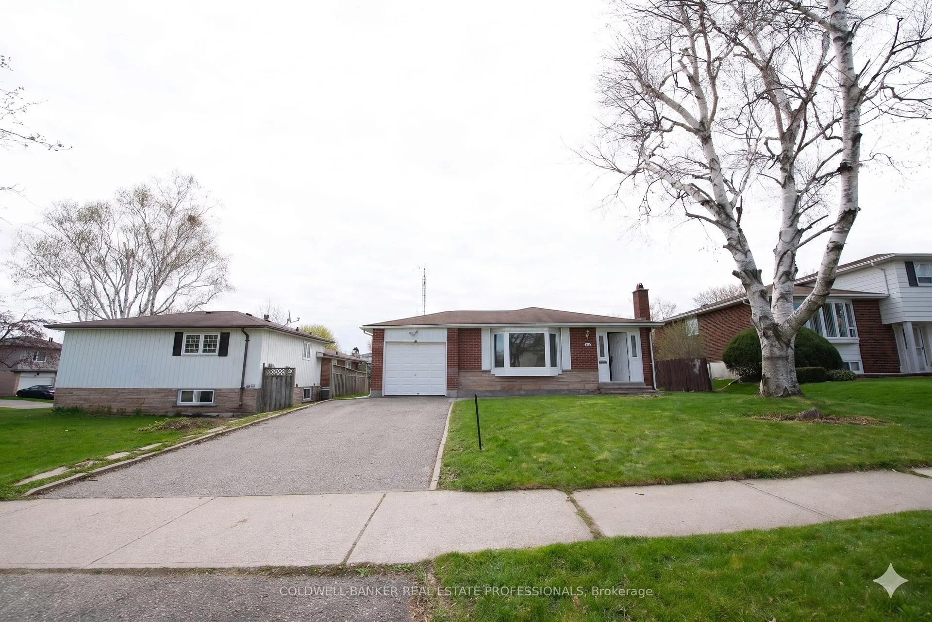 Photo 3 of 133 Clover Ridge Drive E, Ajax, South East — HOMEH
