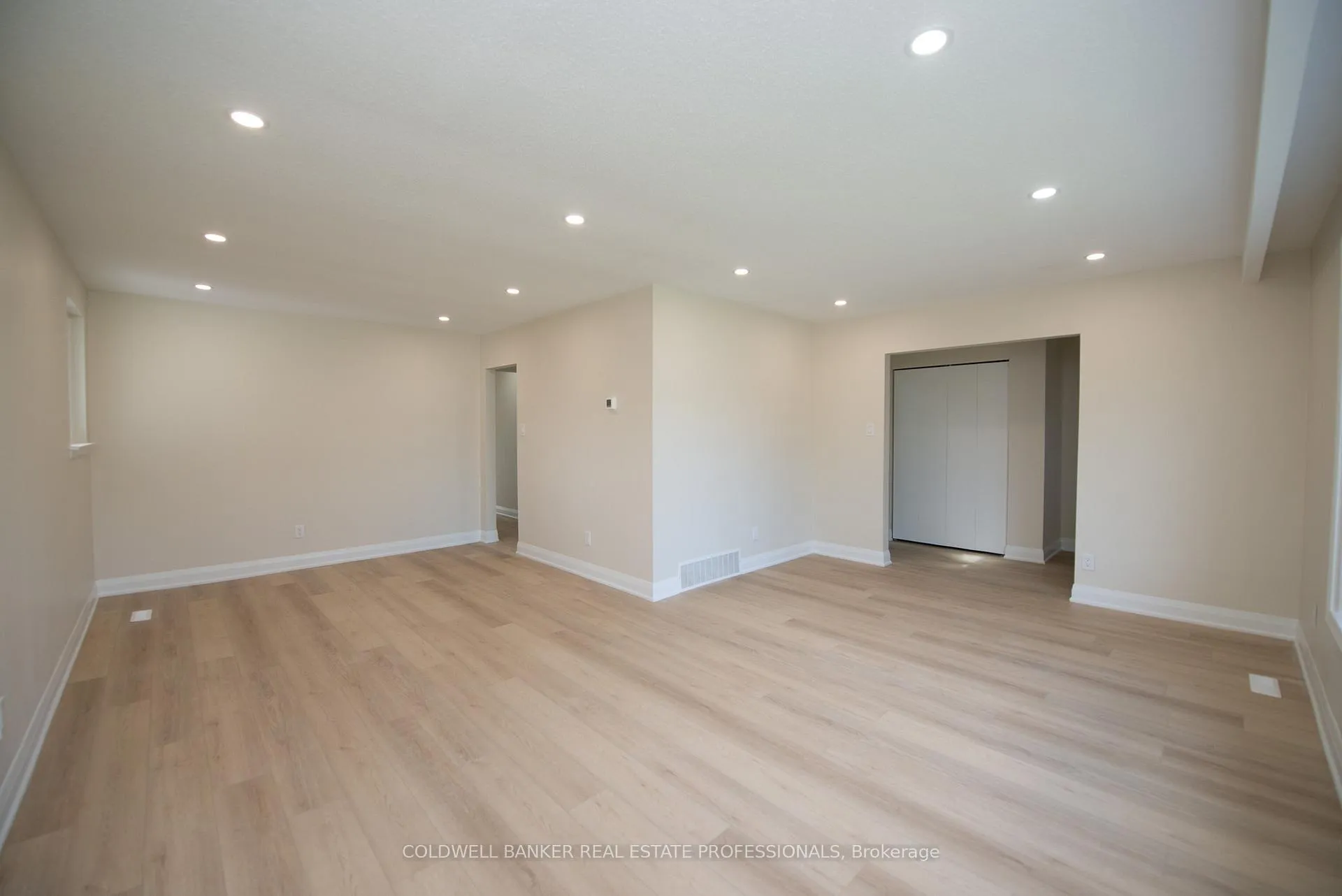 Photo 7 of 133 Clover Ridge Drive E, Ajax, South East — HOMEH