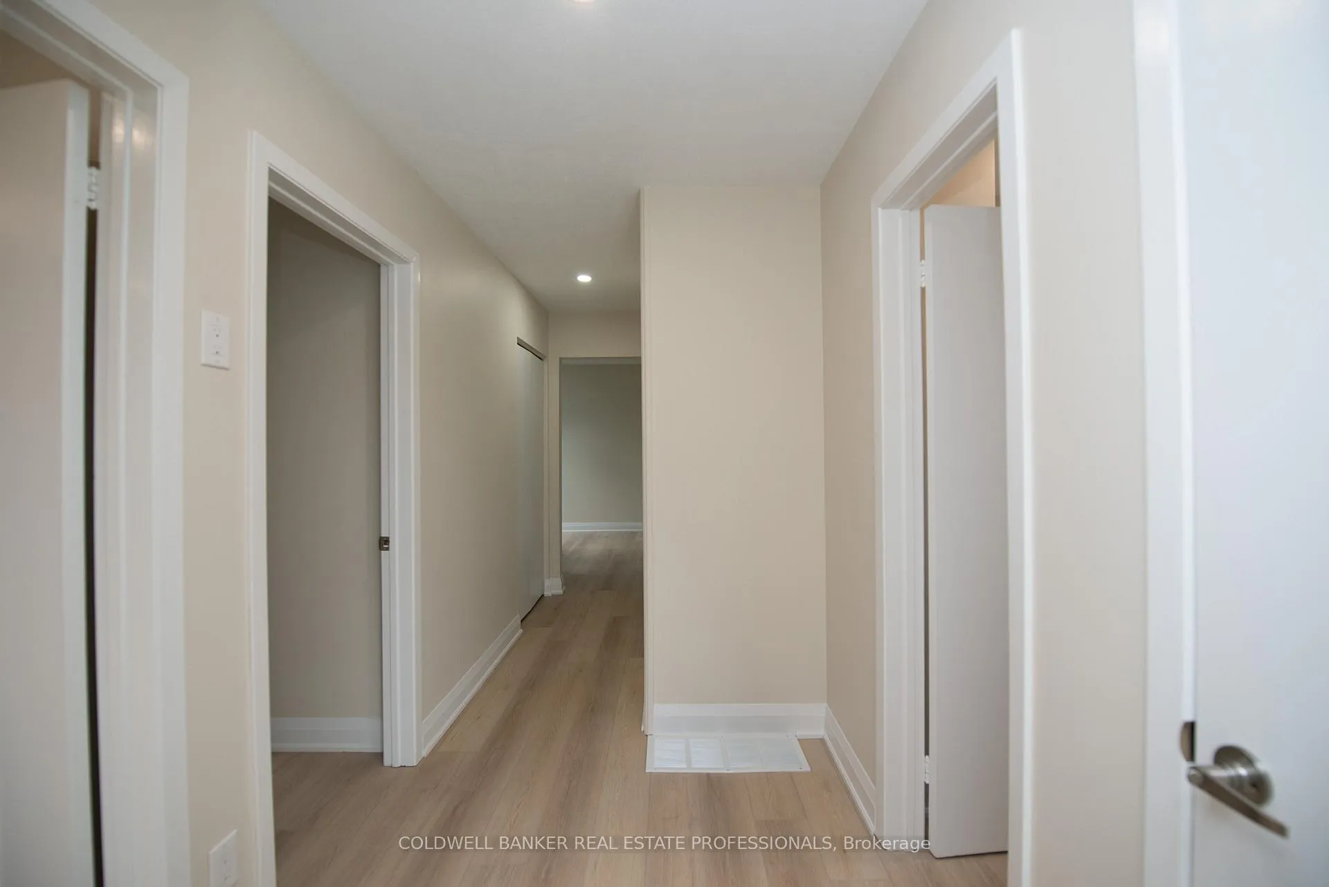Photo 11 of 133 Clover Ridge Drive E, Ajax, South East — HOMEH