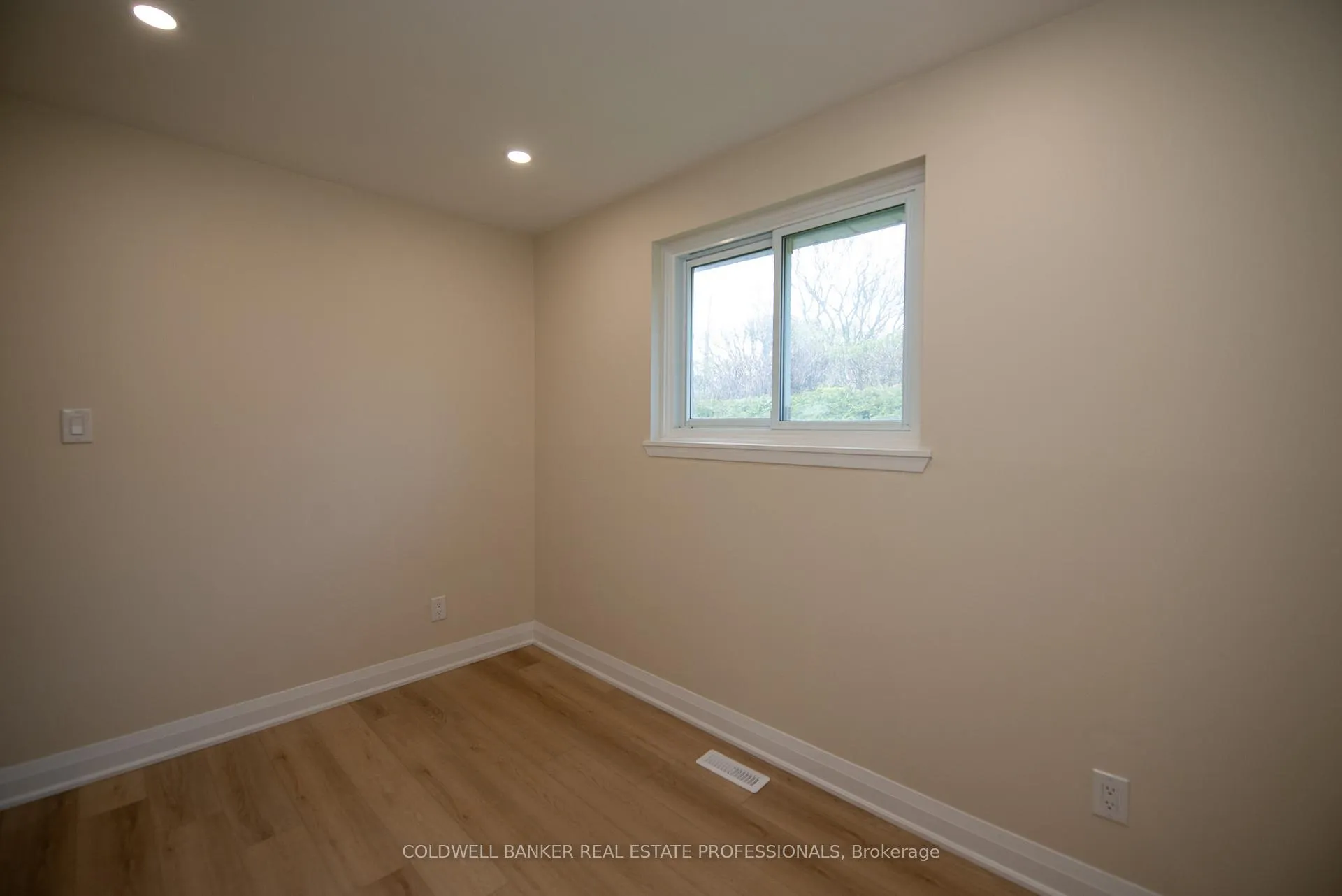 Photo 17 of 133 Clover Ridge Drive E, Ajax, South East — HOMEH