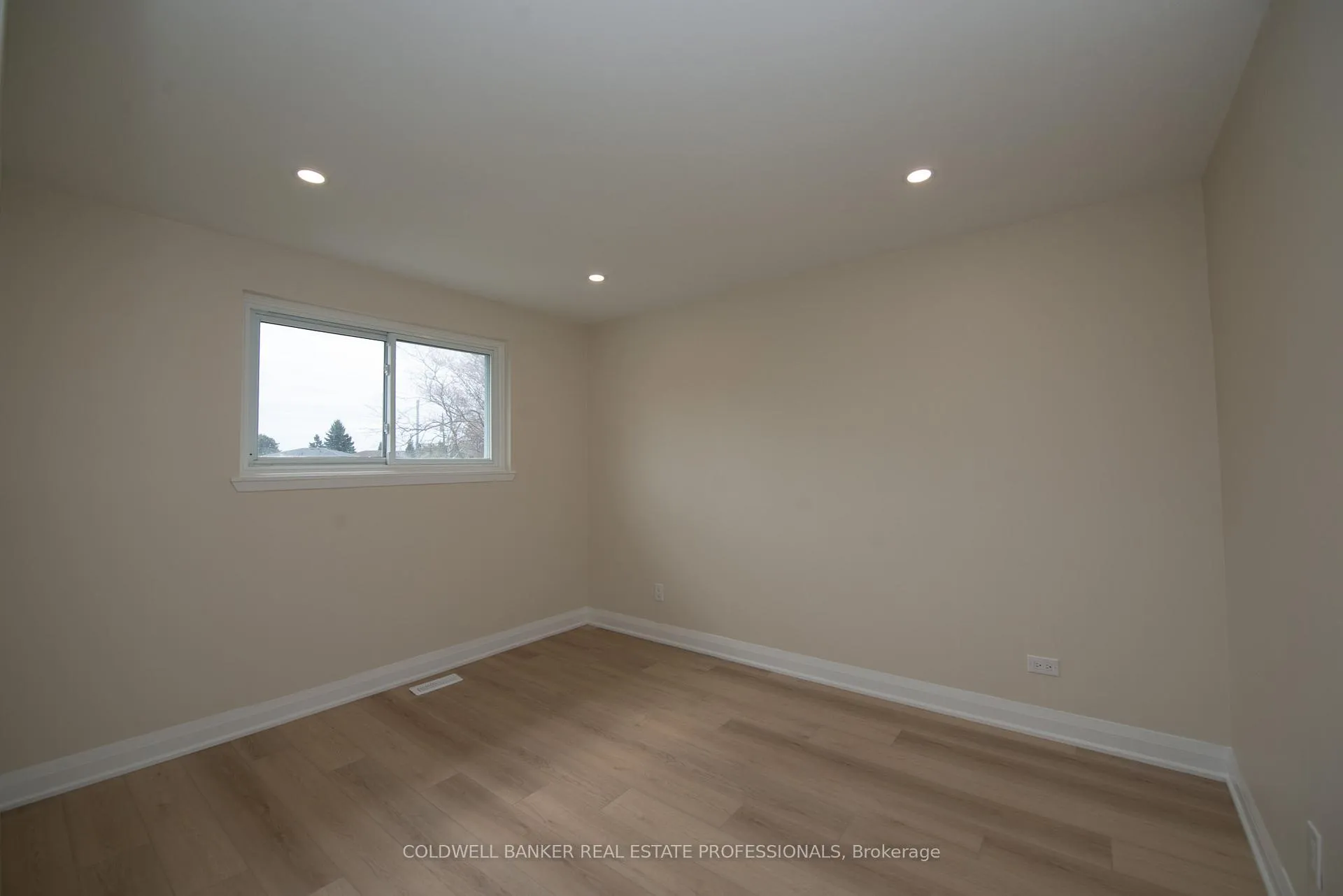 Photo 19 of 133 Clover Ridge Drive E, Ajax, South East — HOMEH