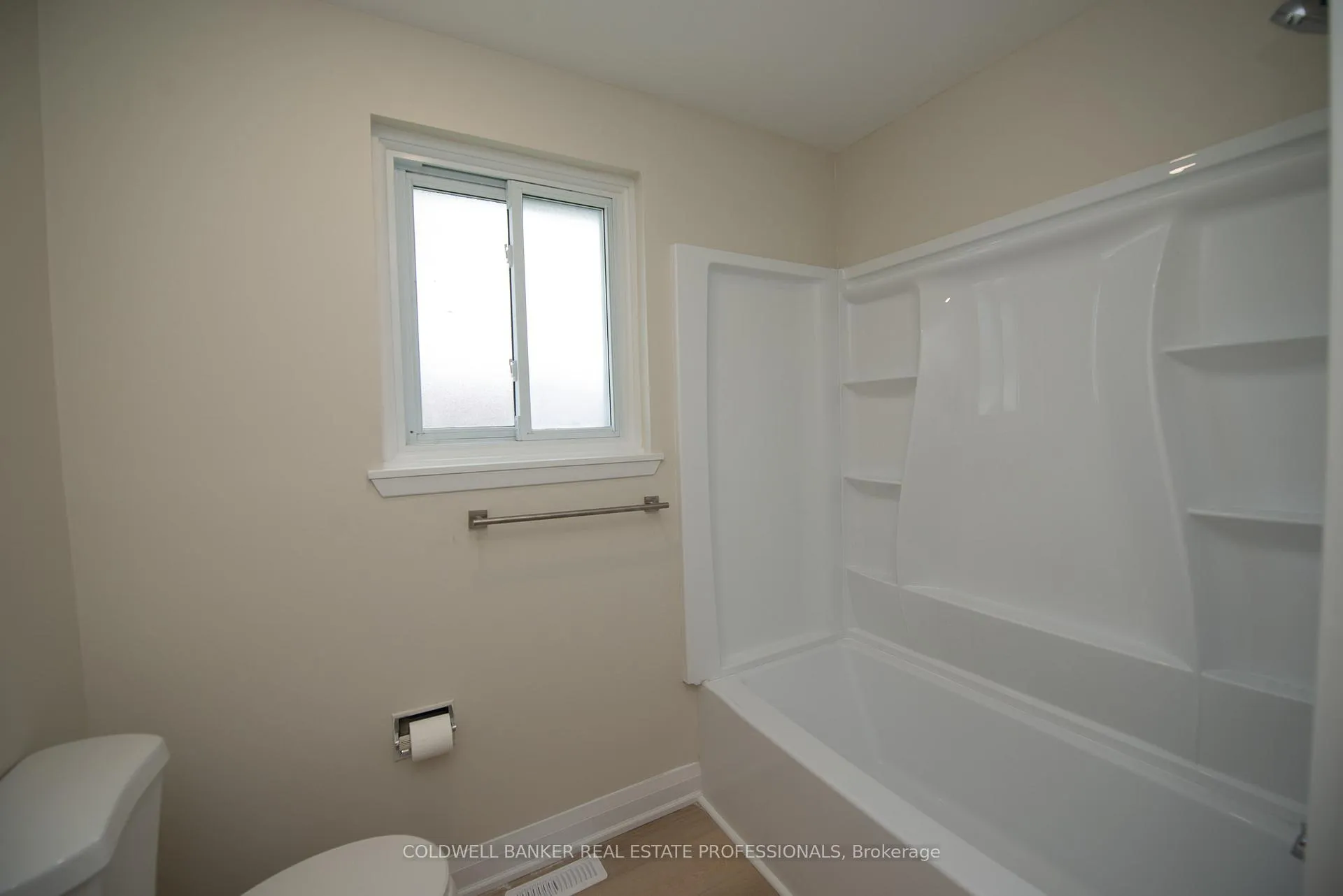 Photo 20 of 133 Clover Ridge Drive E, Ajax, South East — HOMEH