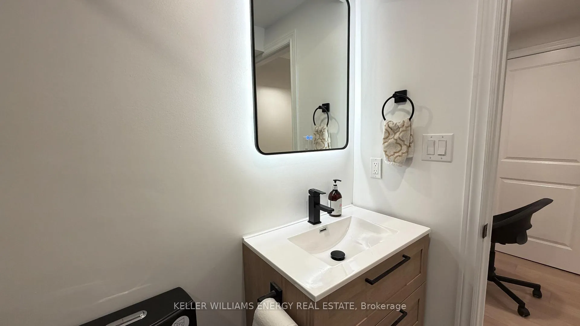 Photo 9 of 1371 Linstead Street, Oshawa, Taunton — HOMEH