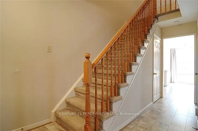 Photo 2 of 104 Laguna Crescent, Markham, Middlefield — HOMEH