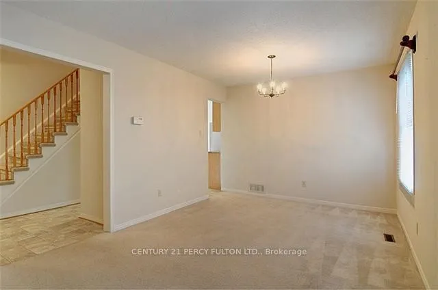 Photo 3 of 104 Laguna Crescent, Markham, Middlefield — HOMEH