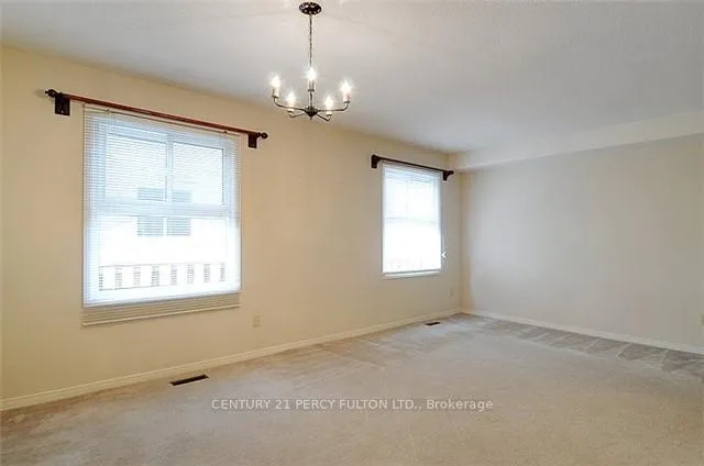 Photo 4 of 104 Laguna Crescent, Markham, Middlefield — HOMEH