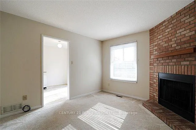 Photo 6 of 104 Laguna Crescent, Markham, Middlefield — HOMEH