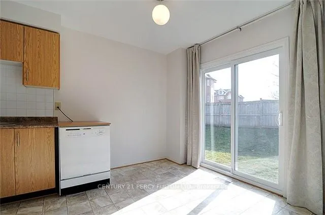 Photo 7 of 104 Laguna Crescent, Markham, Middlefield — HOMEH