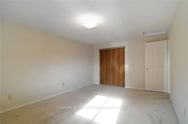 Photo 14 of 104 Laguna Crescent, Markham, Middlefield — HOMEH