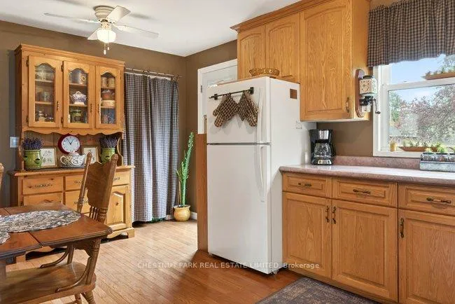 Photo 10 of 50 Lakeview Avenue, Grimsby, Grimsby Beach — HOMEH