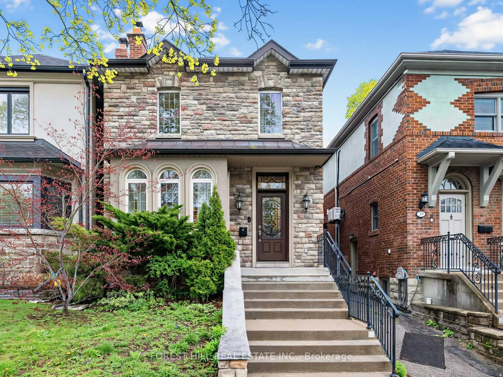 Photo 3 of 31 Latimer Avenue, Toronto, Lawrence Park South — HOMEH