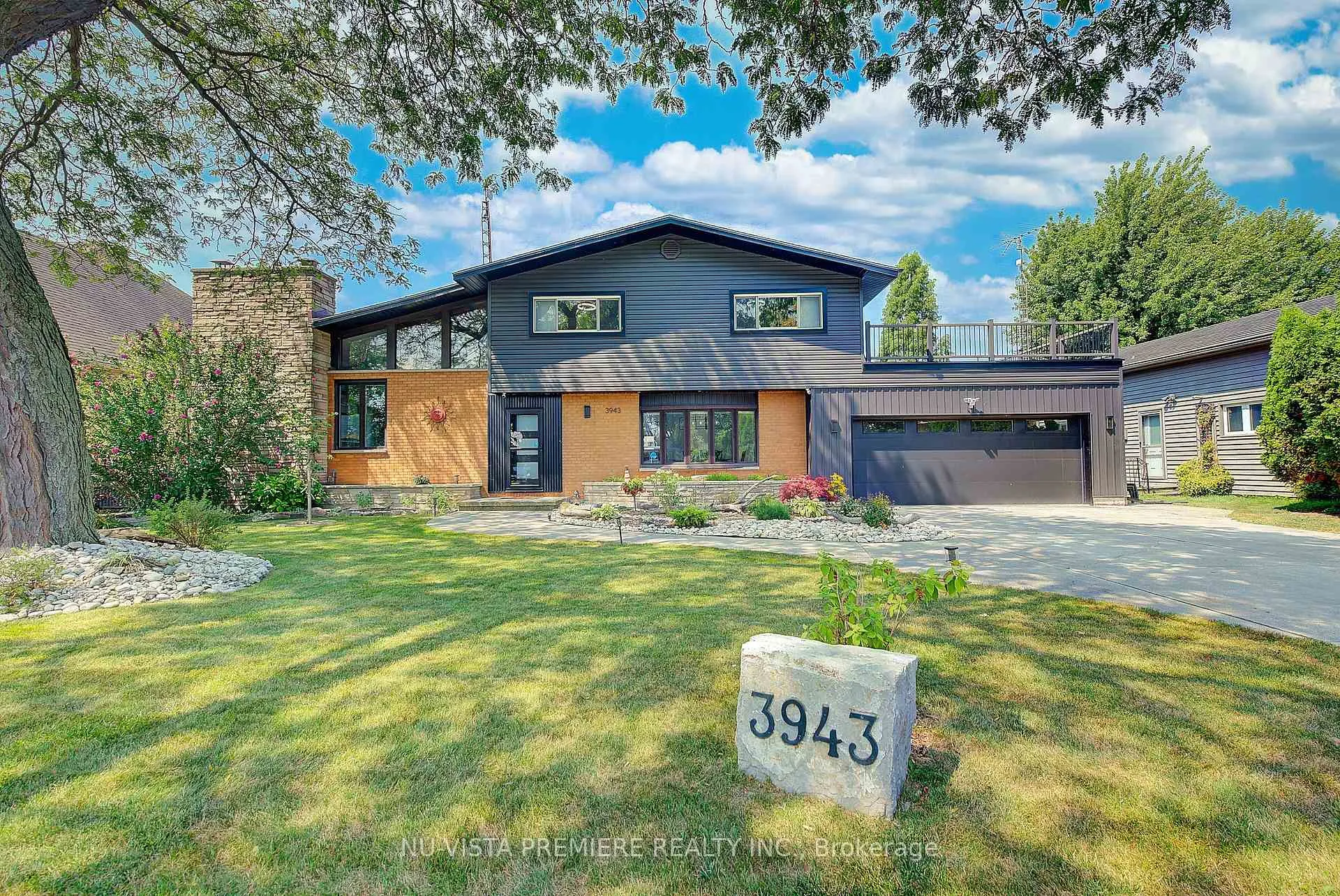 Photo 2 of 3943 Seaway Road, St. Clair — HOMEH