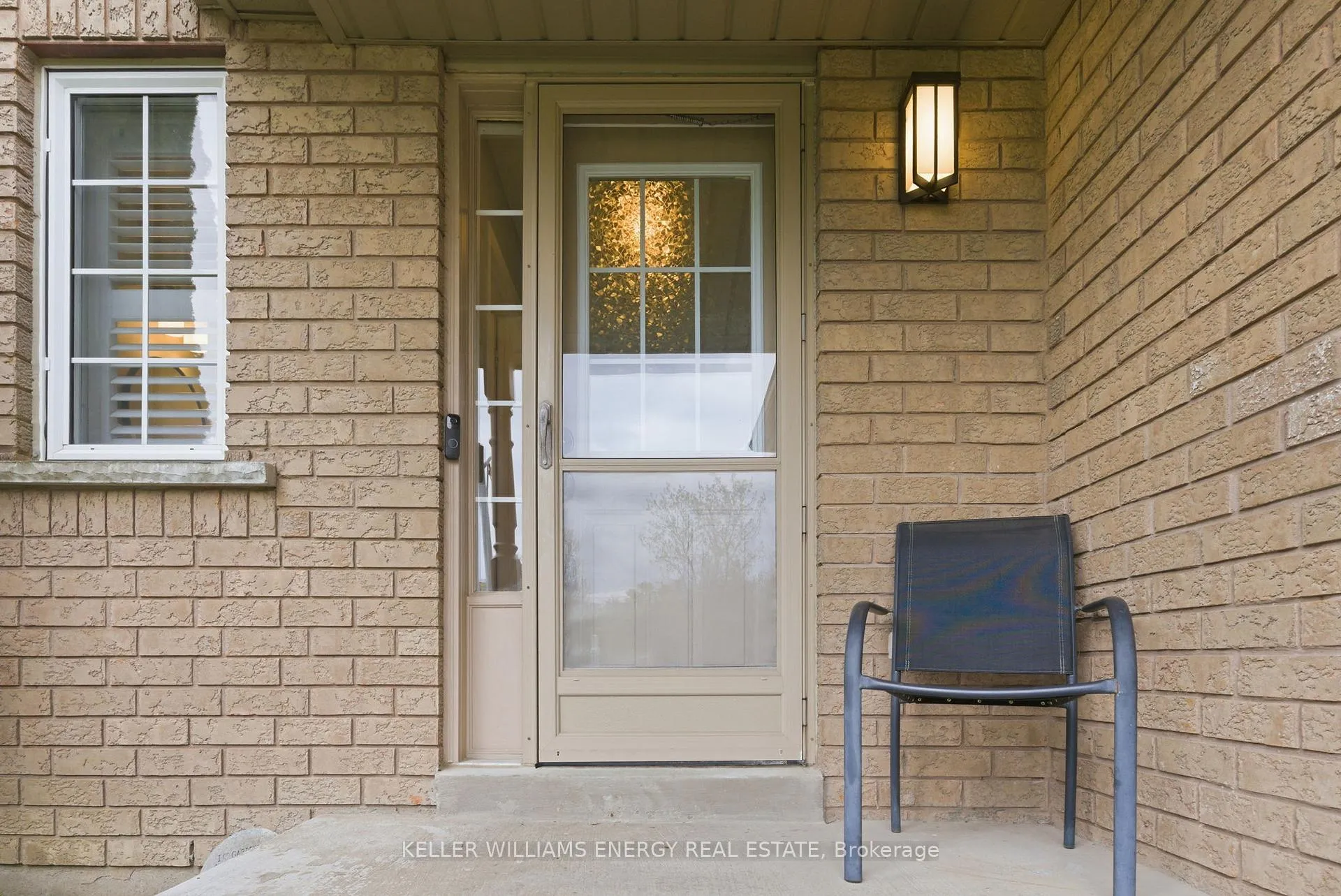 Photo 3 of 590 Brasswinds Trail, Oshawa, Pinecrest — HOMEH