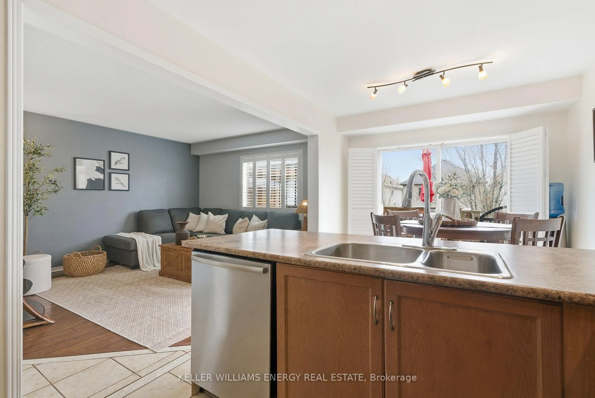 Photo 6 of 590 Brasswinds Trail, Oshawa, Pinecrest — HOMEH