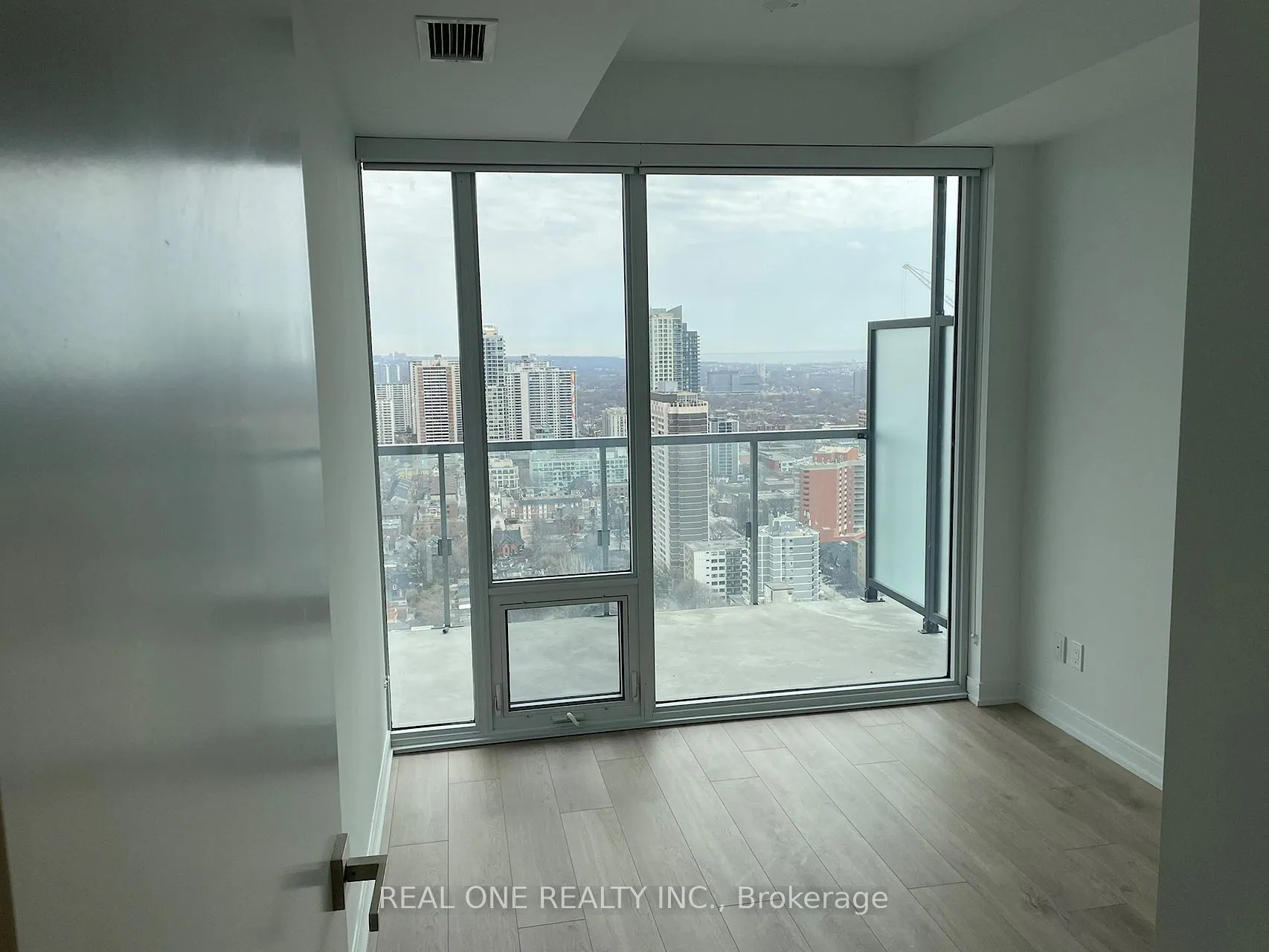 Photo 2 of Unit 3704, 3 Gloucester Street, Toronto, Church-Yonge Corridor — HOMEH
