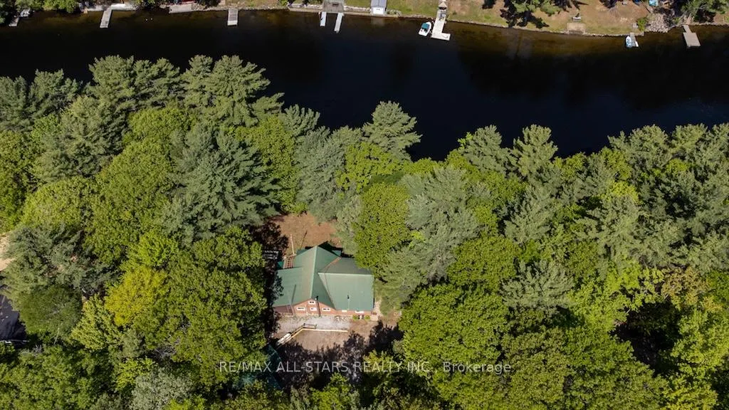 Photo 2 of 1130 Towering Oaks Drive, Minden Hills, Lutterworth — HOMEH