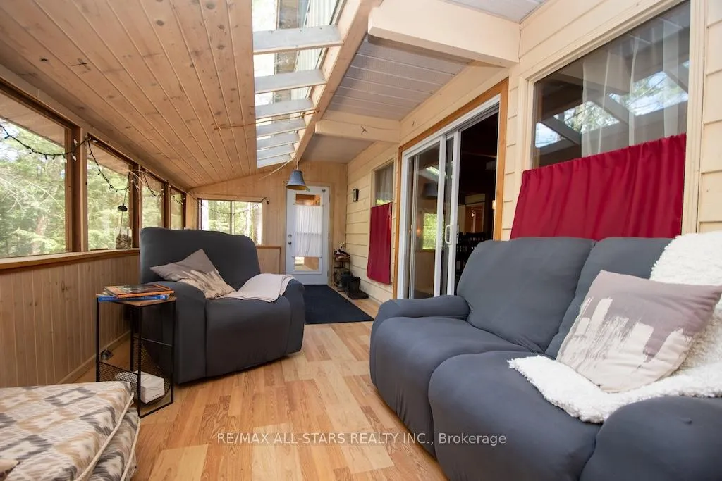 Photo 5 of 1130 Towering Oaks Drive, Minden Hills, Lutterworth — HOMEH