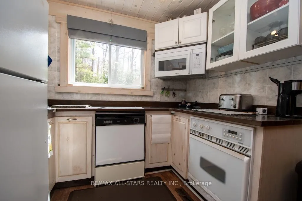 Photo 11 of 1130 Towering Oaks Drive, Minden Hills, Lutterworth — HOMEH