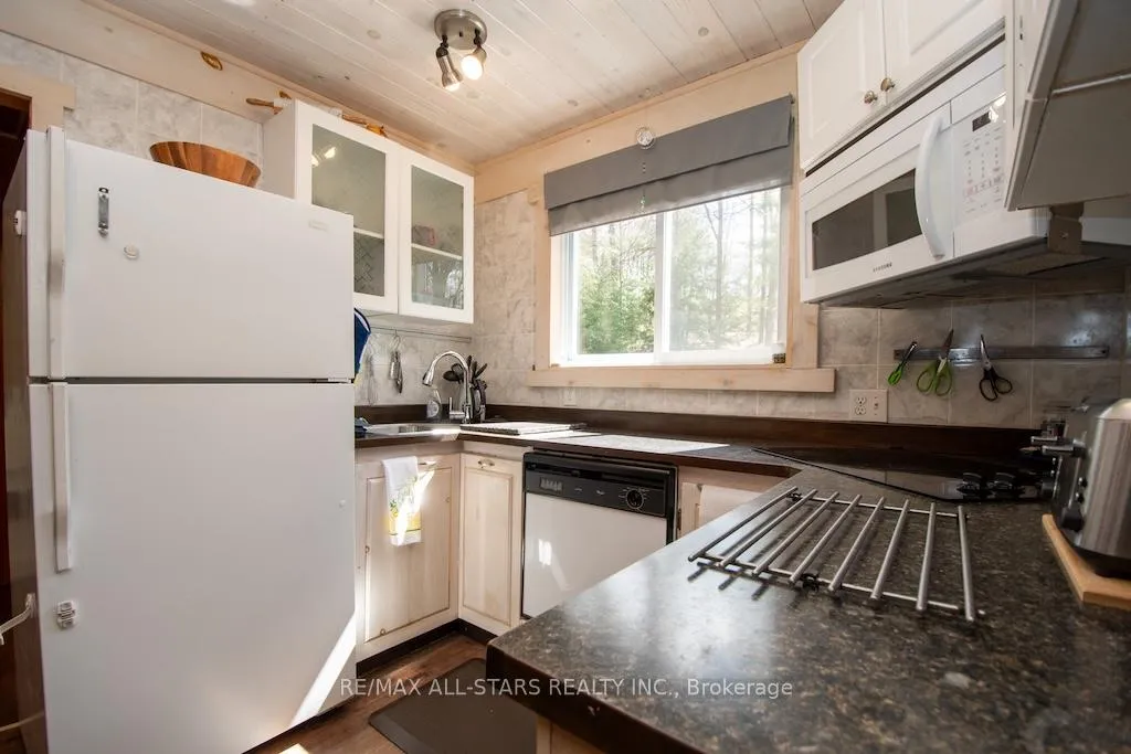 Photo 12 of 1130 Towering Oaks Drive, Minden Hills, Lutterworth — HOMEH