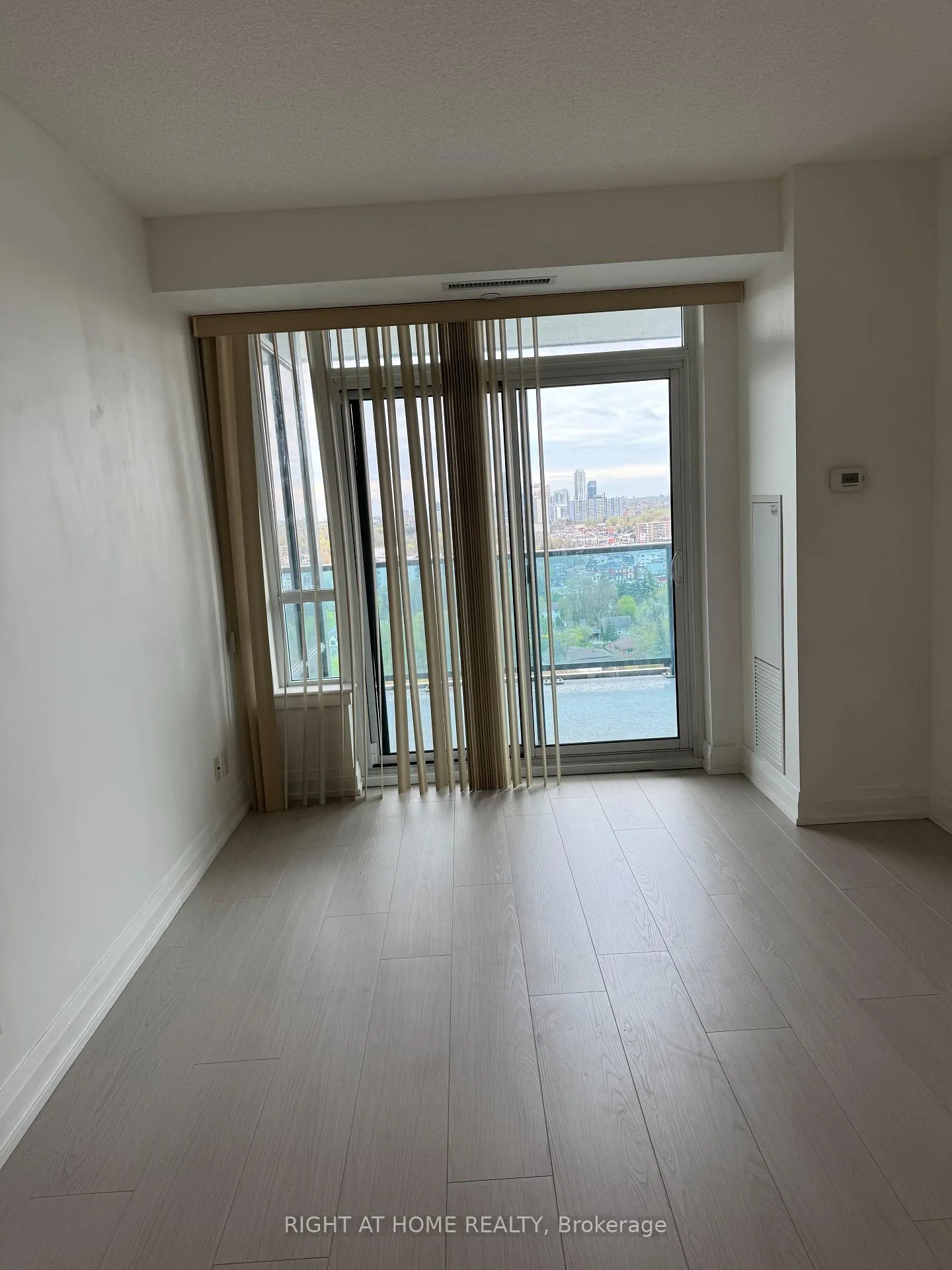 Photo 6 of Unit PH1-106, 7167 Yonge Street, Markham, Thornhill — HOMEH