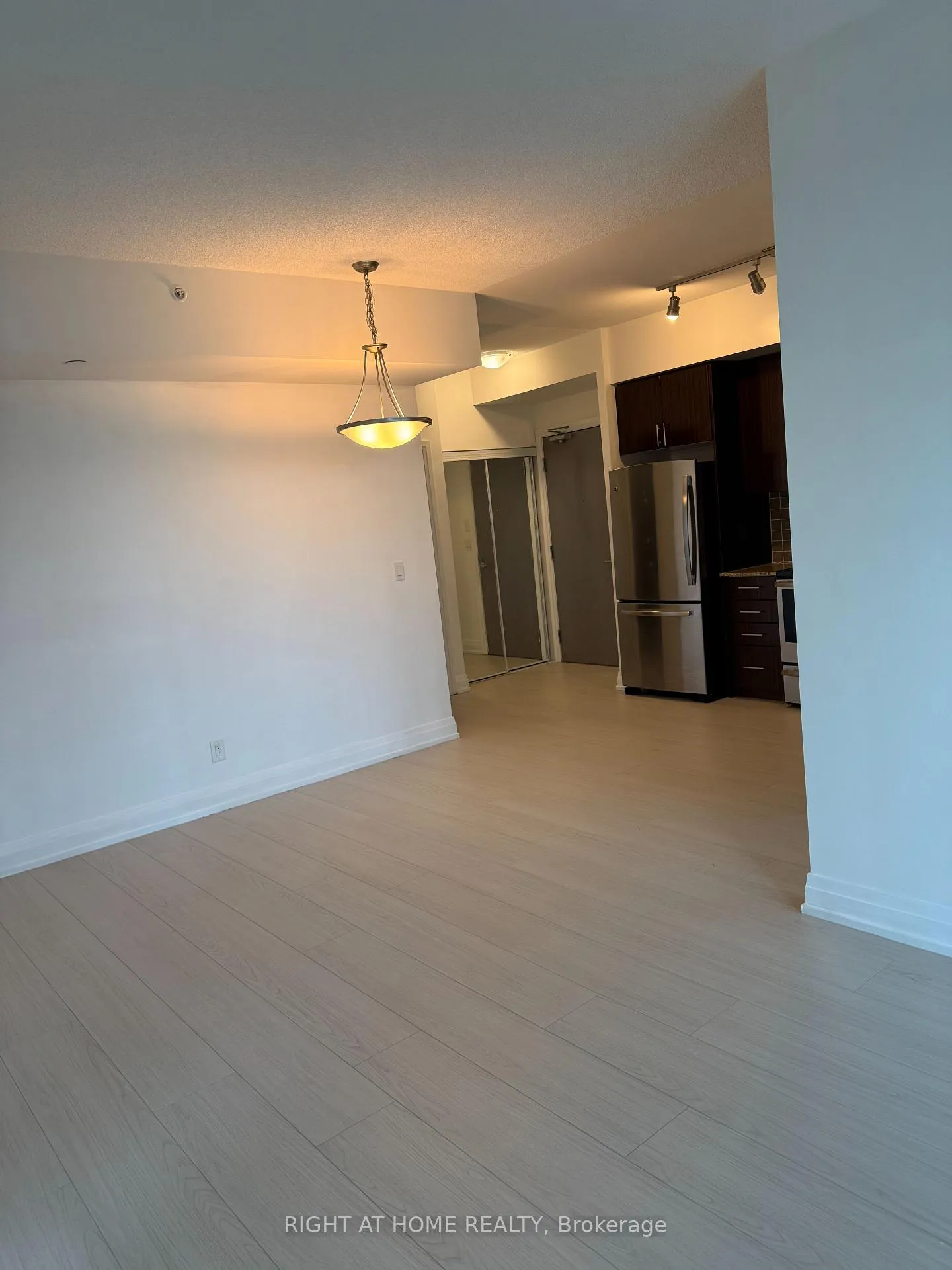 Photo 8 of Unit PH1-106, 7167 Yonge Street, Markham, Thornhill — HOMEH